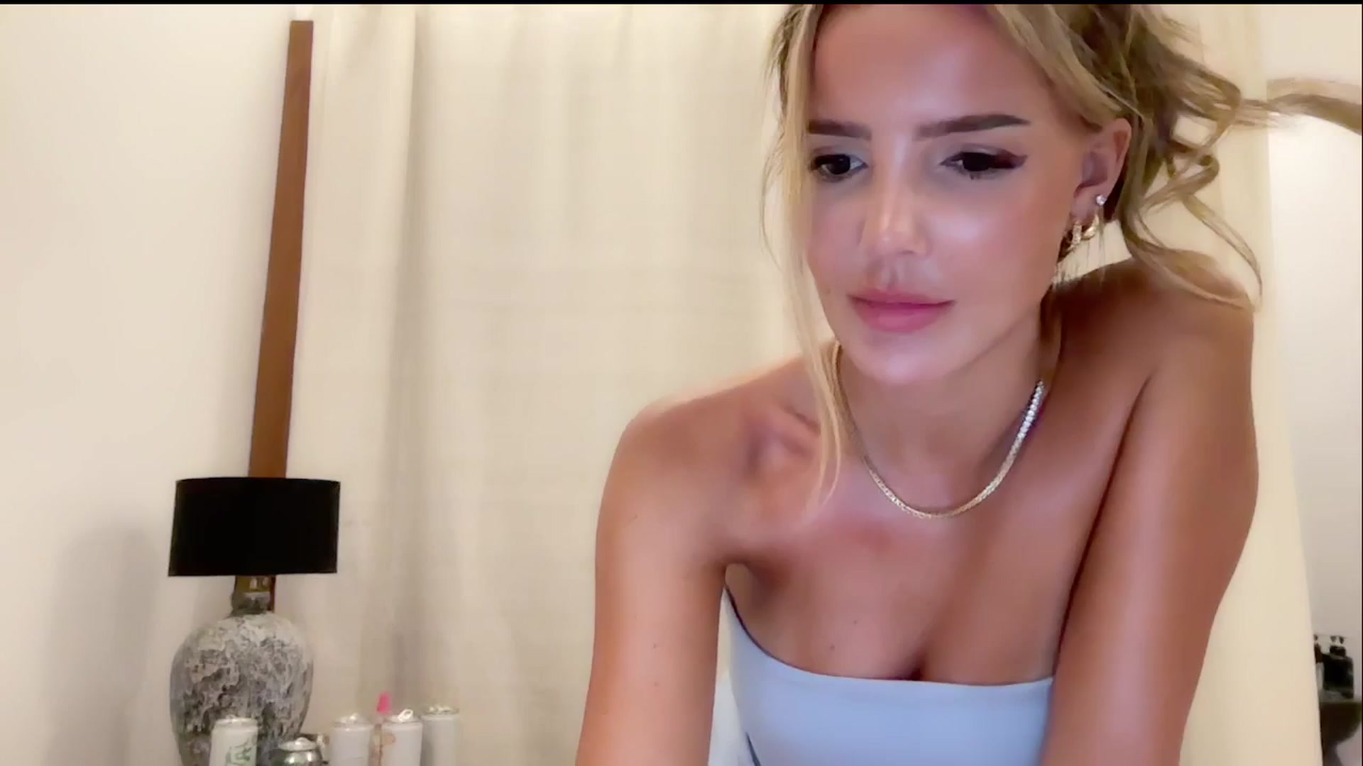 Gallery image thumbnail from MissVictoria's myfreecams stream on, 04/20/2024, 17:04 image 15 of 20