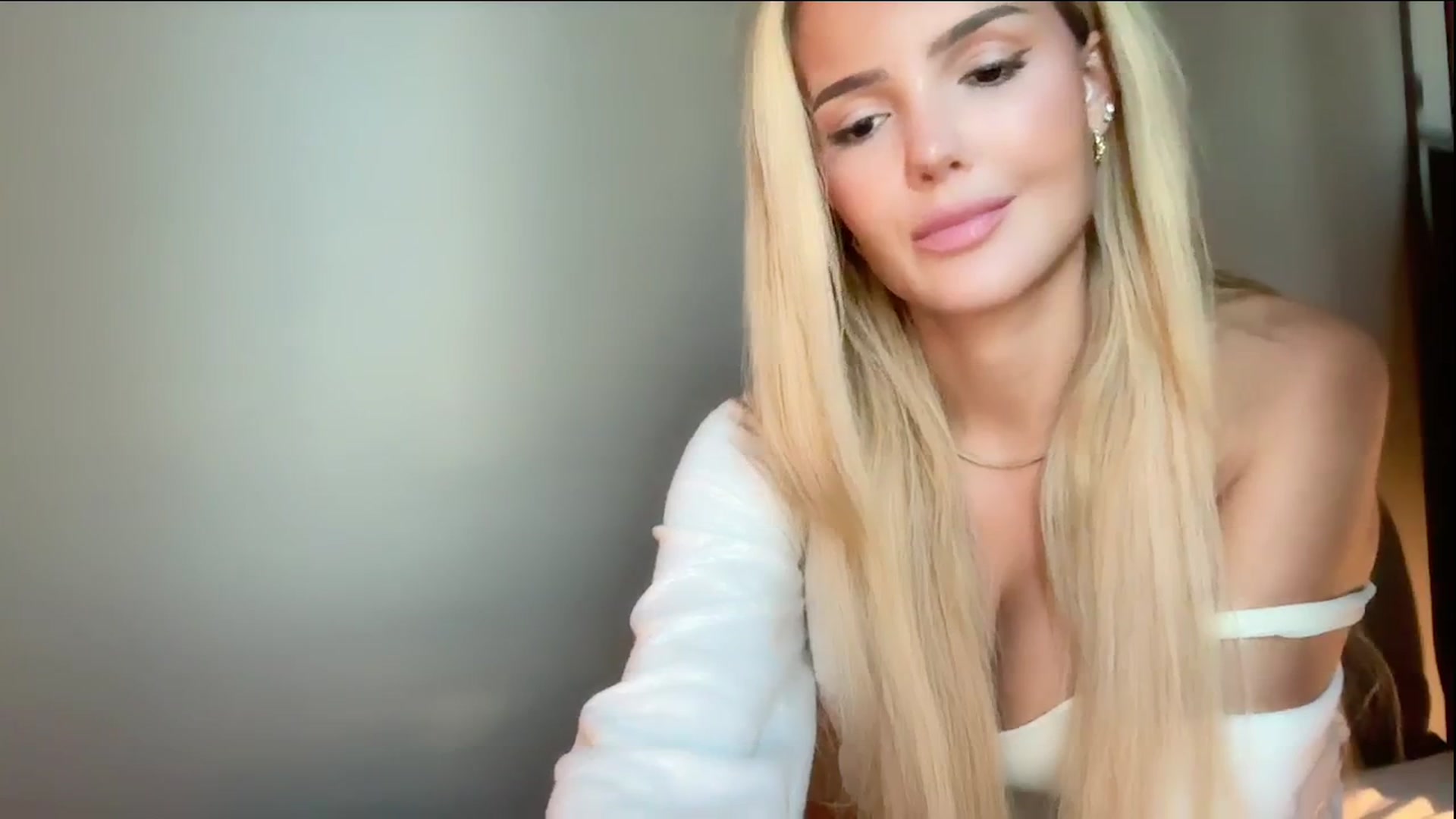 Gallery image thumbnail from MissVictoria's myfreecams stream on, 07/11/2024, 19:39 image 3 of 20