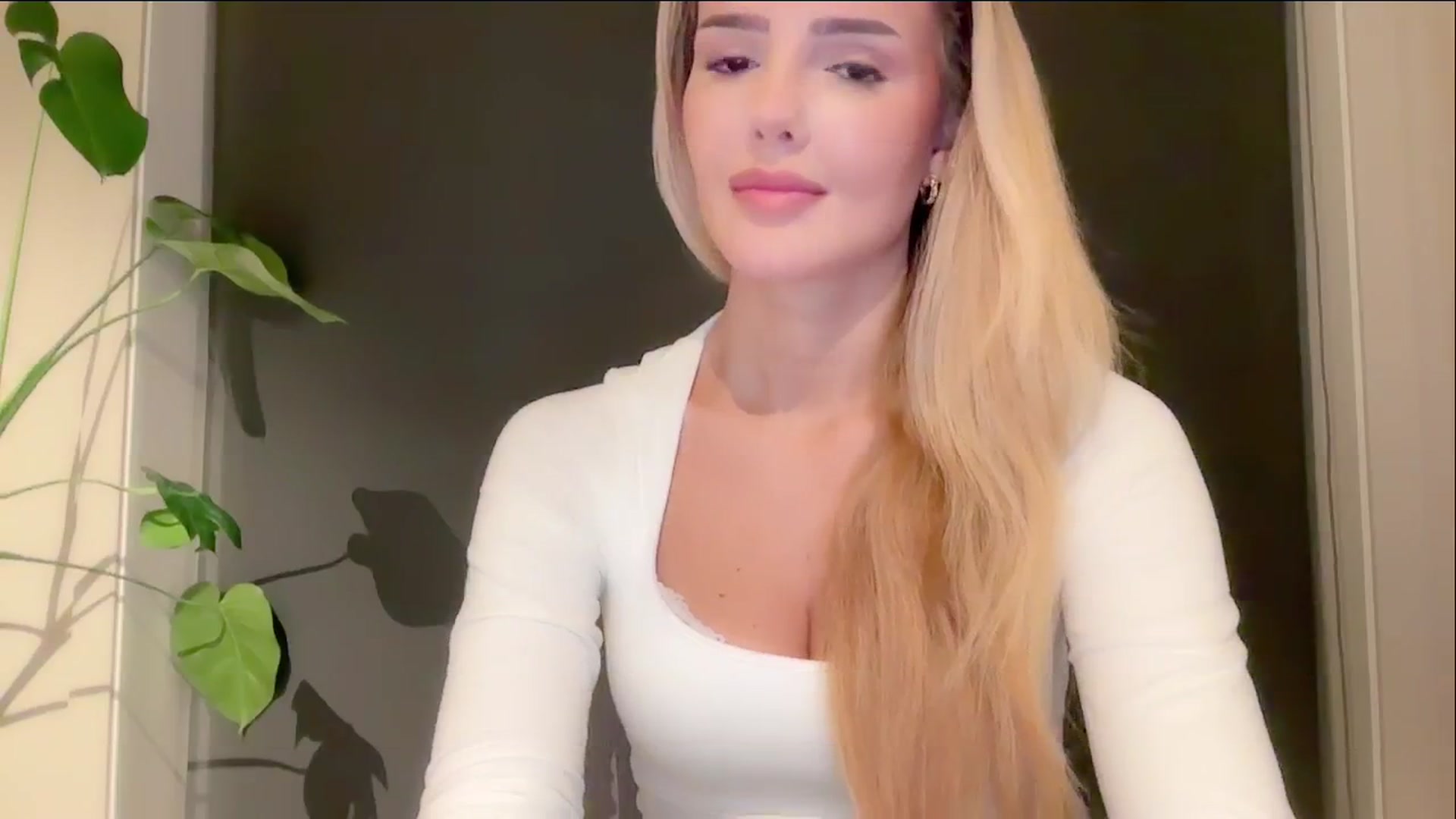 Gallery image thumbnail from MissVictoria's myfreecams stream on, 11/10/2024, 02:40 image 8 of 20