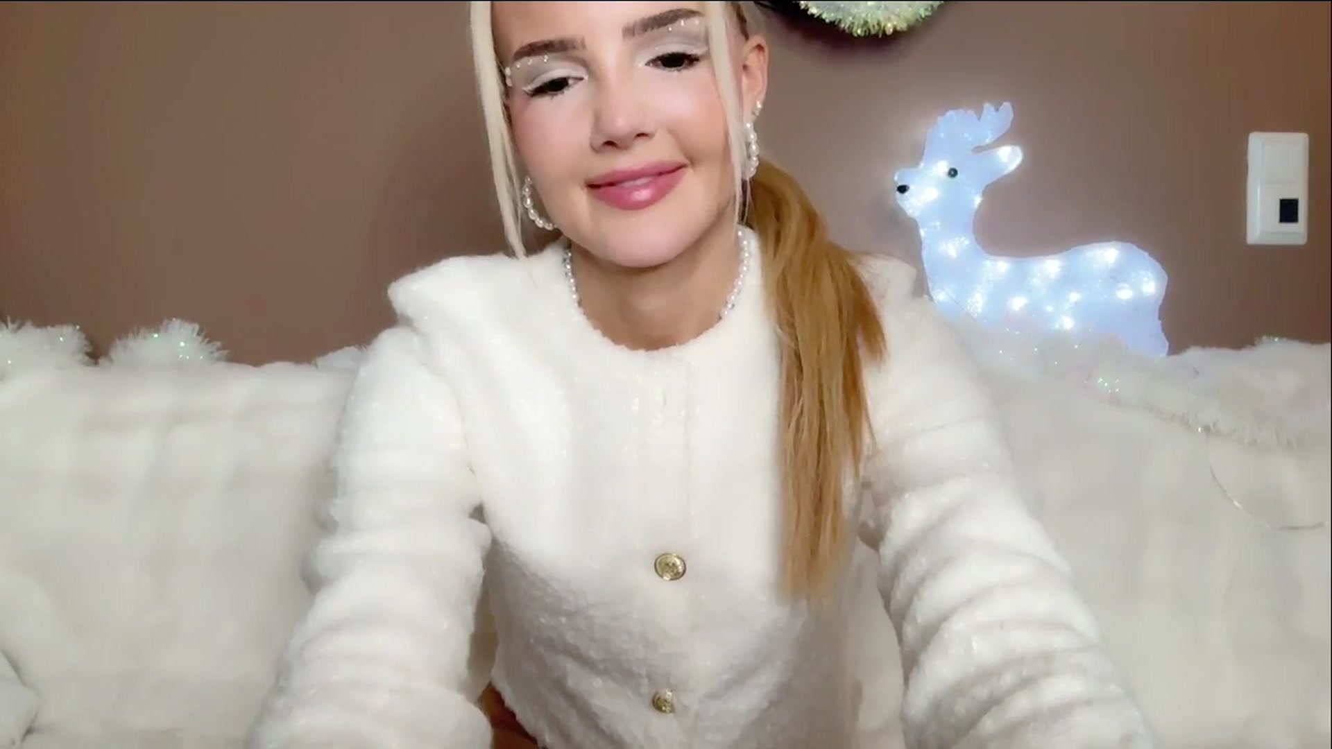 Gallery image thumbnail from MissVictoria's myfreecams stream on, 11/13/2024, 02:49 image 2 of 20