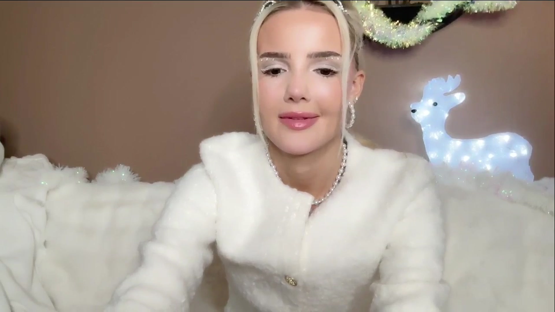 Gallery image thumbnail from MissVictoria's myfreecams stream on, 11/13/2024, 02:49 image 5 of 20
