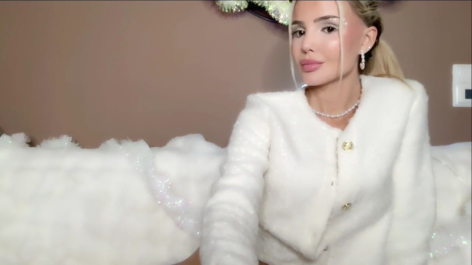 Gallery image thumbnail from MissVictoria's myfreecams stream on, 11/13/2024, 02:49 image 19 of 20