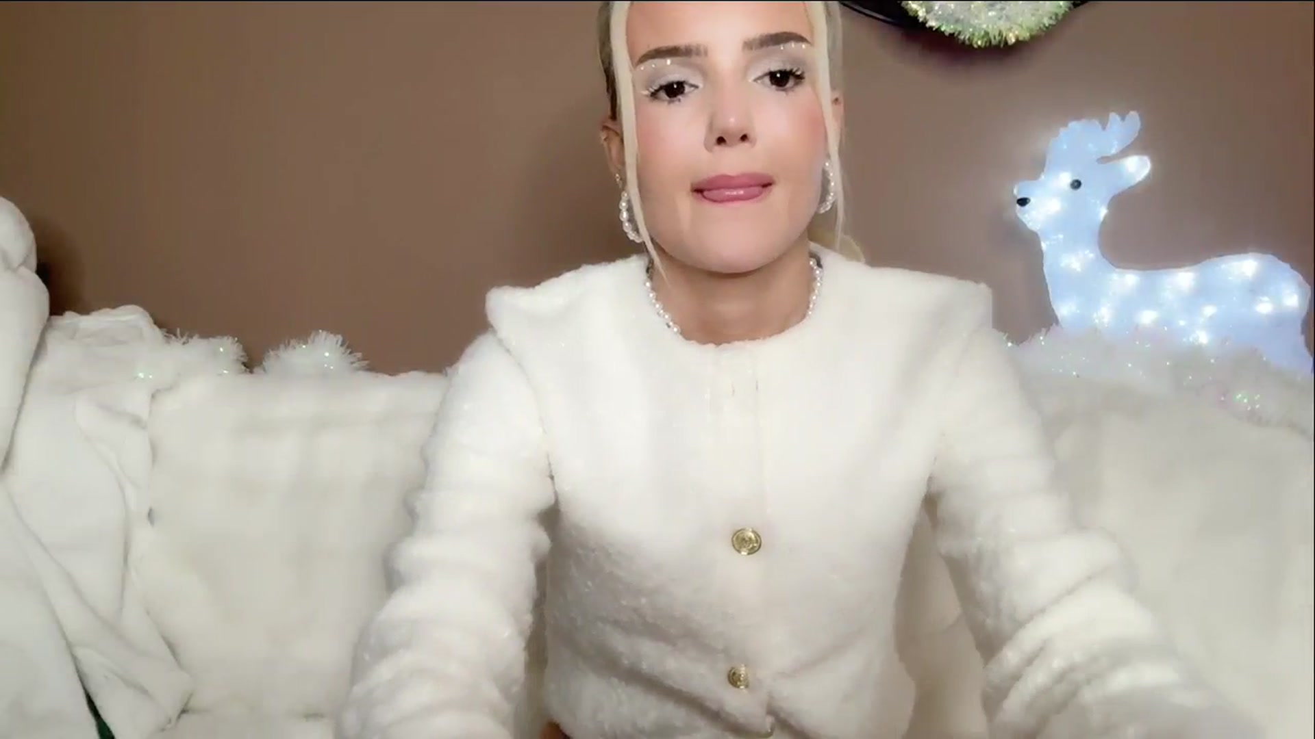 Gallery image thumbnail from MissVictoria's myfreecams stream on, 11/13/2024, 02:49 image 6 of 20