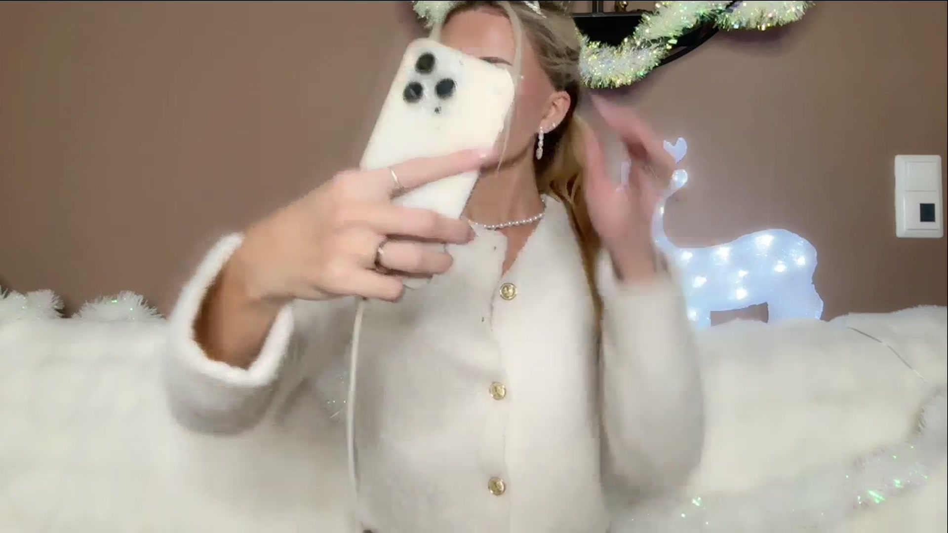 Gallery image thumbnail from MissVictoria's myfreecams stream on, 11/13/2024, 02:49 image 15 of 20