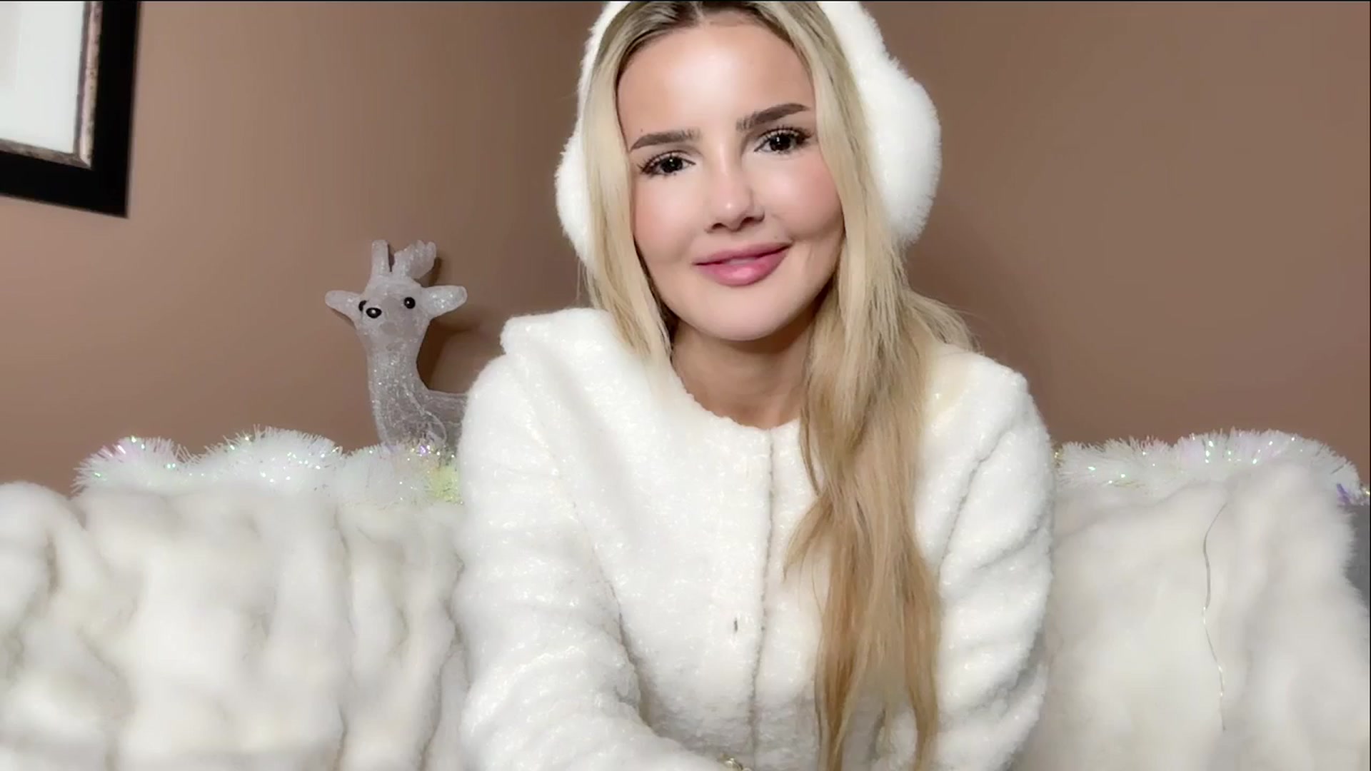 Gallery image thumbnail from MissVictoria's myfreecams stream on, 11/14/2024, 14:35 image 9 of 20