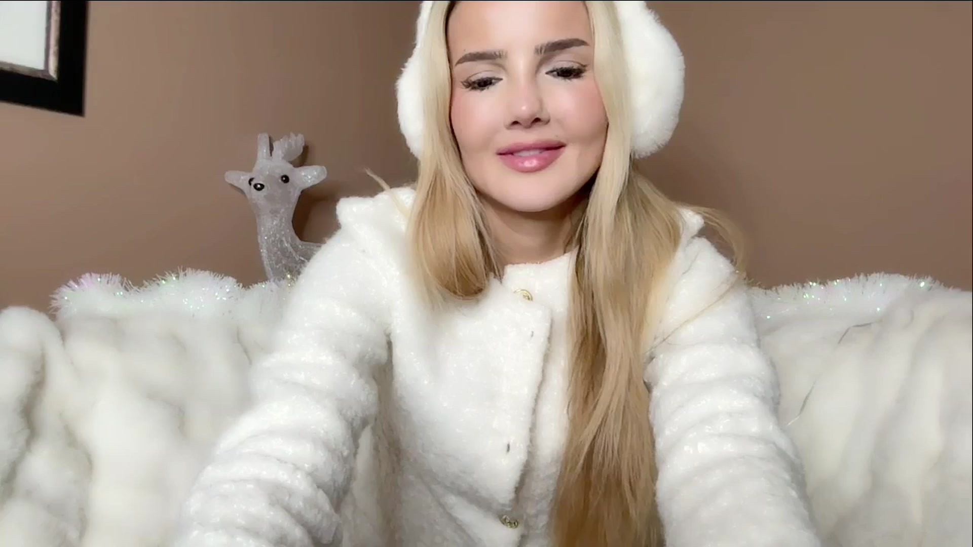 Gallery image thumbnail from MissVictoria's myfreecams stream on, 11/14/2024, 14:35 image 3 of 20
