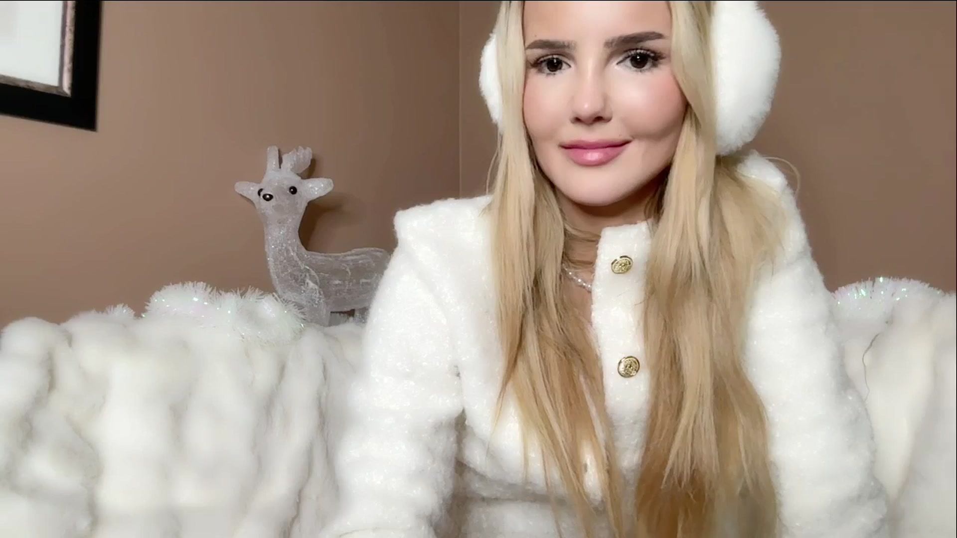 Gallery image thumbnail from MissVictoria's myfreecams stream on, 11/14/2024, 14:35 image 17 of 20