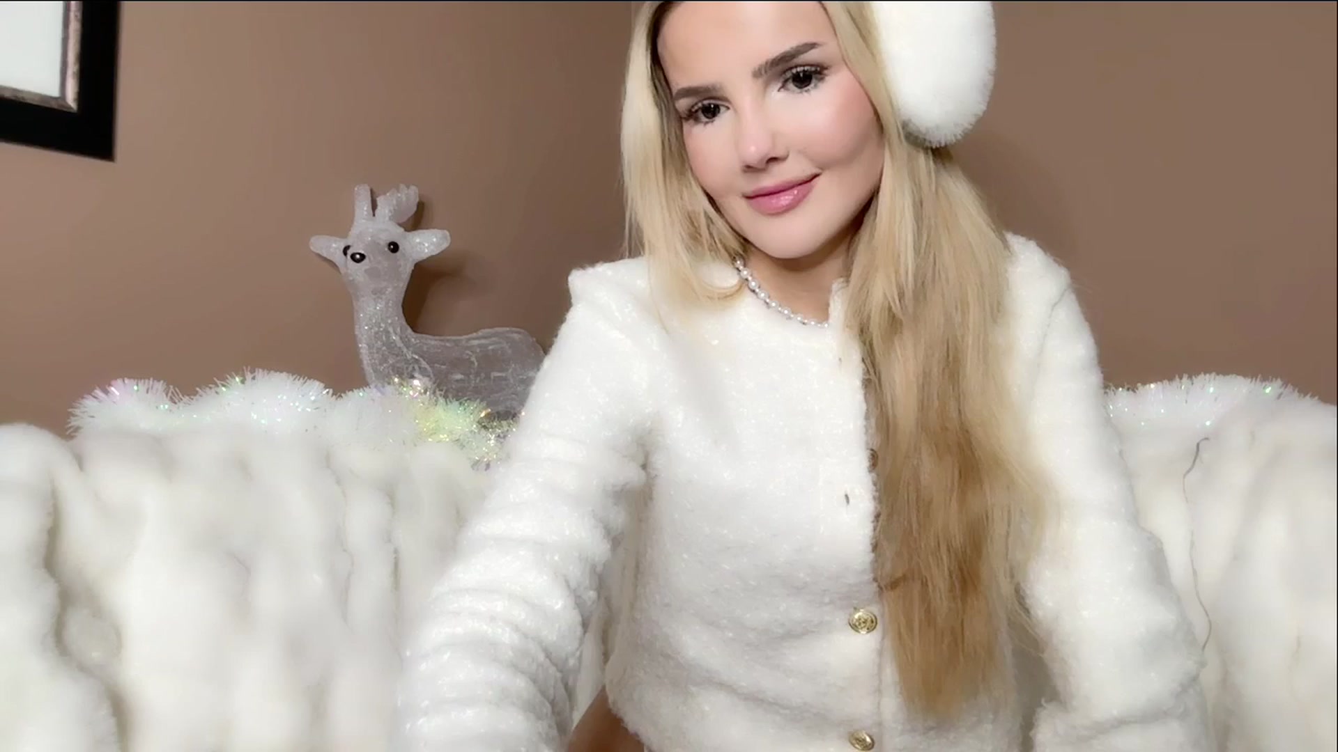 Gallery image thumbnail from MissVictoria's myfreecams stream on, 11/14/2024, 14:35 image 4 of 20