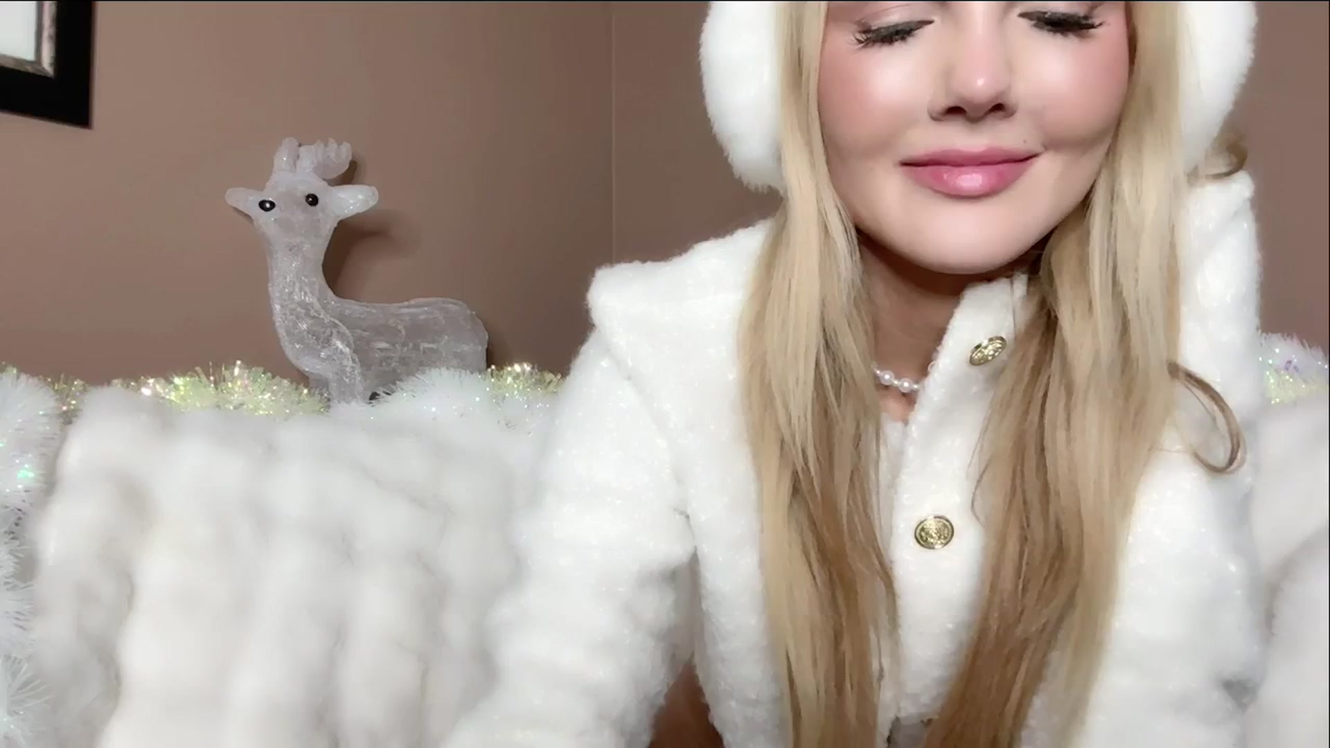 Gallery image thumbnail from MissVictoria's myfreecams stream on, 11/15/2024, 24:13 image 18 of 20