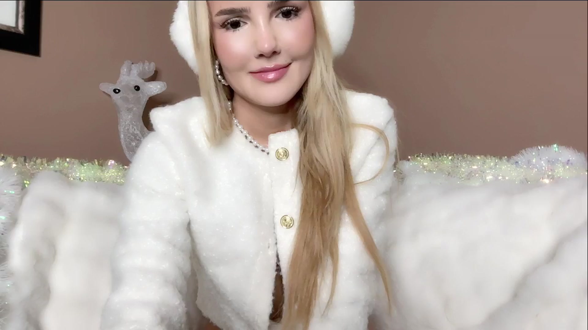 Gallery image thumbnail from MissVictoria's myfreecams stream on, 11/15/2024, 24:13 image 15 of 20