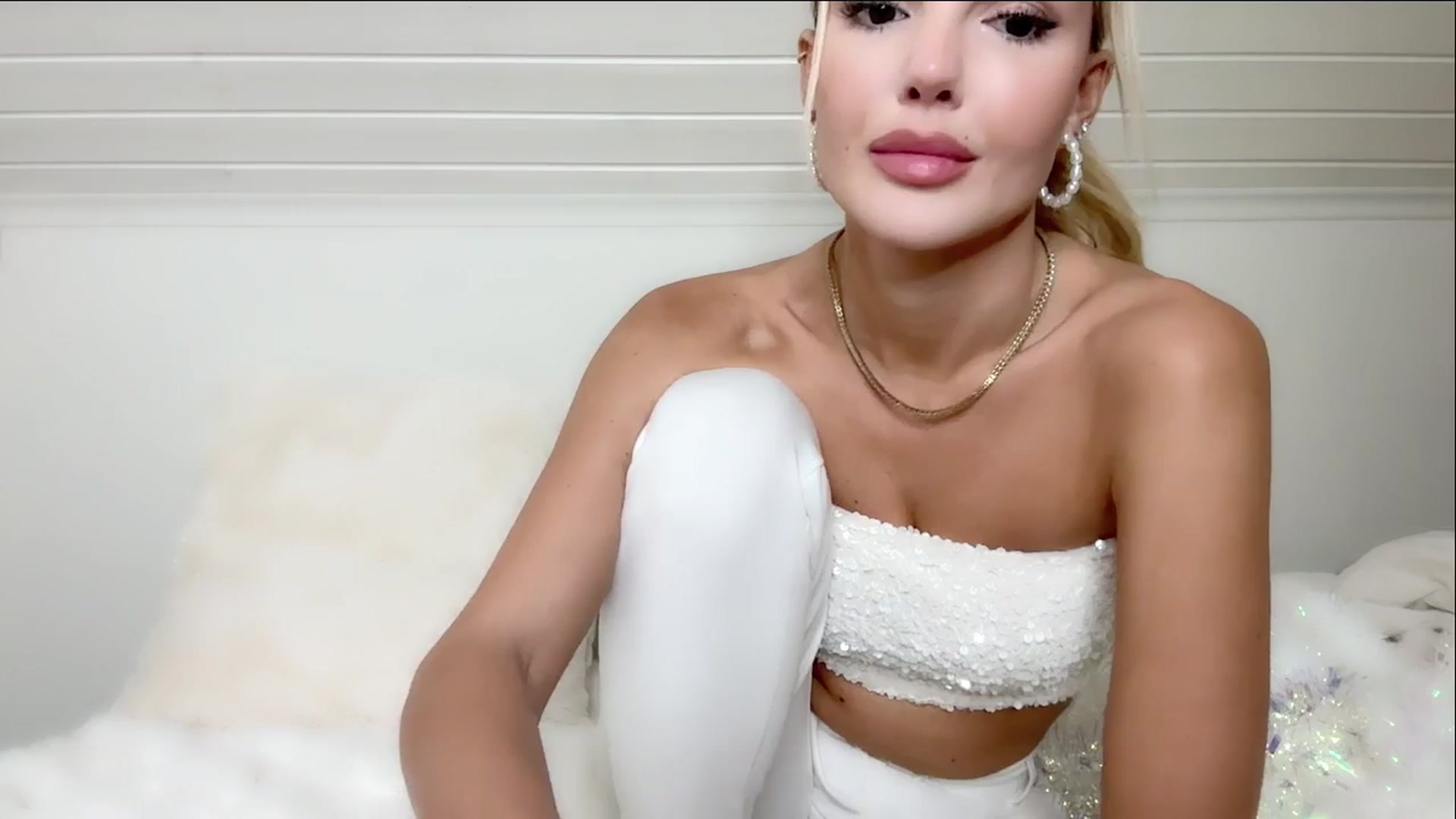 Gallery image thumbnail from MissVictoria's myfreecams stream on, 11/24/2024, 02:09 image 20 of 20
