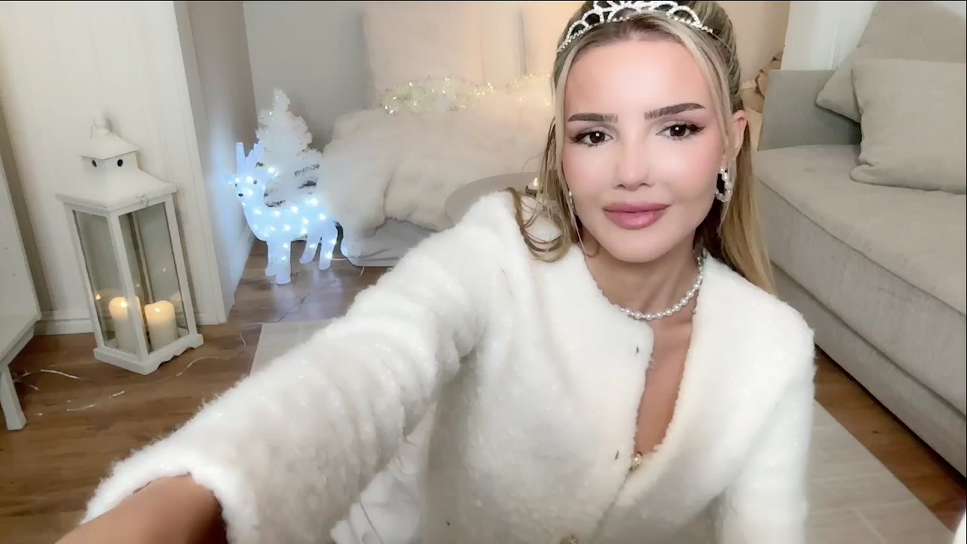 Gallery image thumbnail from MissVictoria's myfreecams stream on, 11/25/2024, 24:02 image 18 of 20