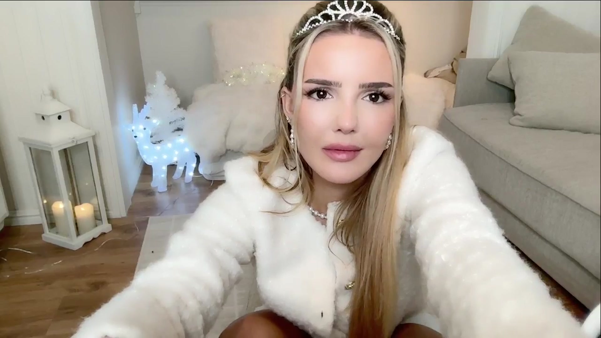 Gallery image thumbnail from MissVictoria's myfreecams stream on, 11/25/2024, 02:07 image 18 of 20