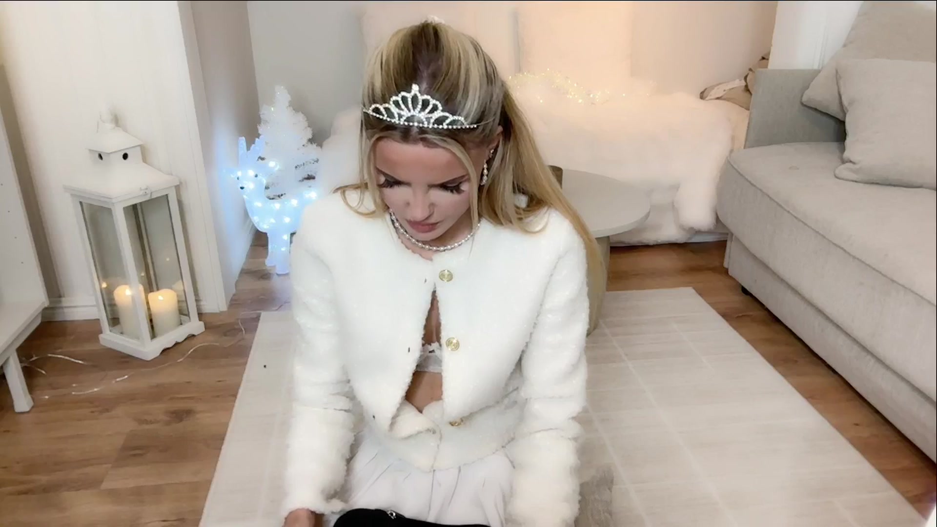 Gallery image thumbnail from MissVictoria's myfreecams stream on, 11/25/2024, 02:07 image 3 of 20