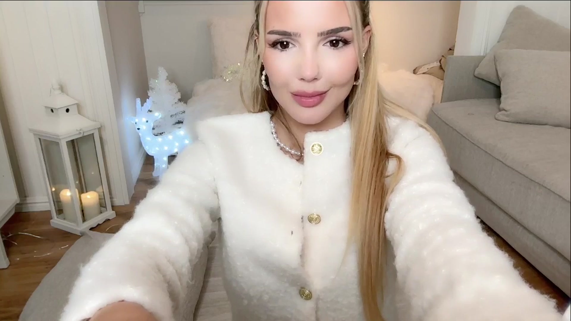 Gallery image thumbnail from MissVictoria's myfreecams stream on, 11/25/2024, 02:07 image 10 of 20