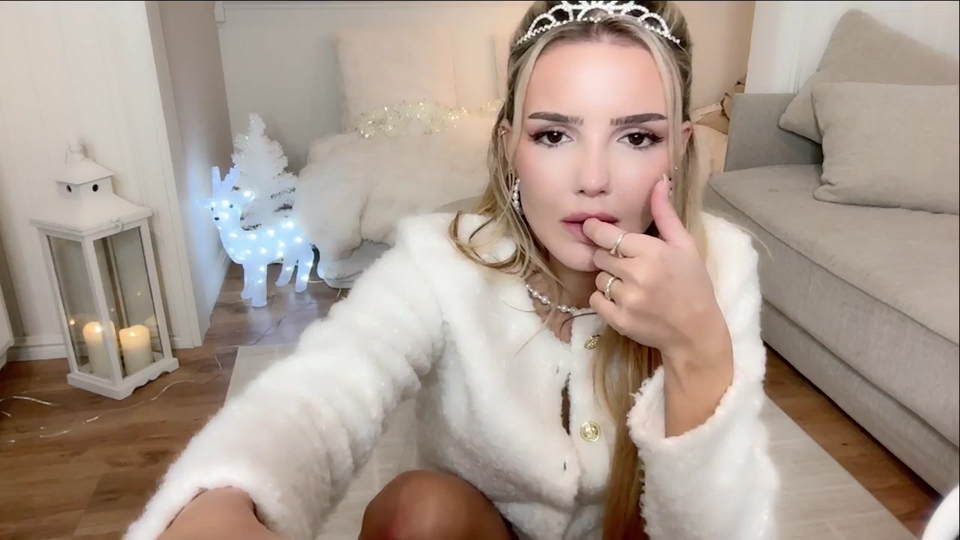Gallery image thumbnail from MissVictoria's myfreecams stream on, 11/25/2024, 02:07 image 19 of 20