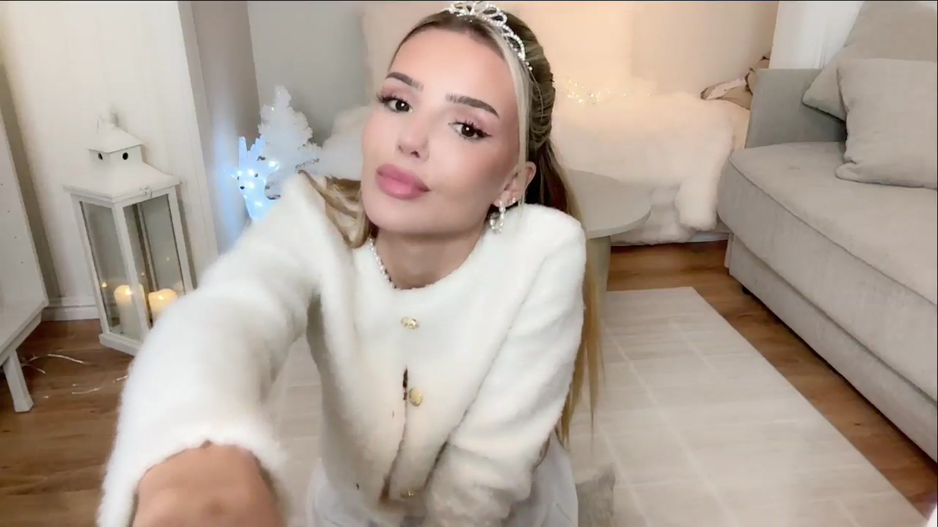 Gallery image thumbnail from MissVictoria's myfreecams stream on, 11/25/2024, 02:07 image 2 of 20