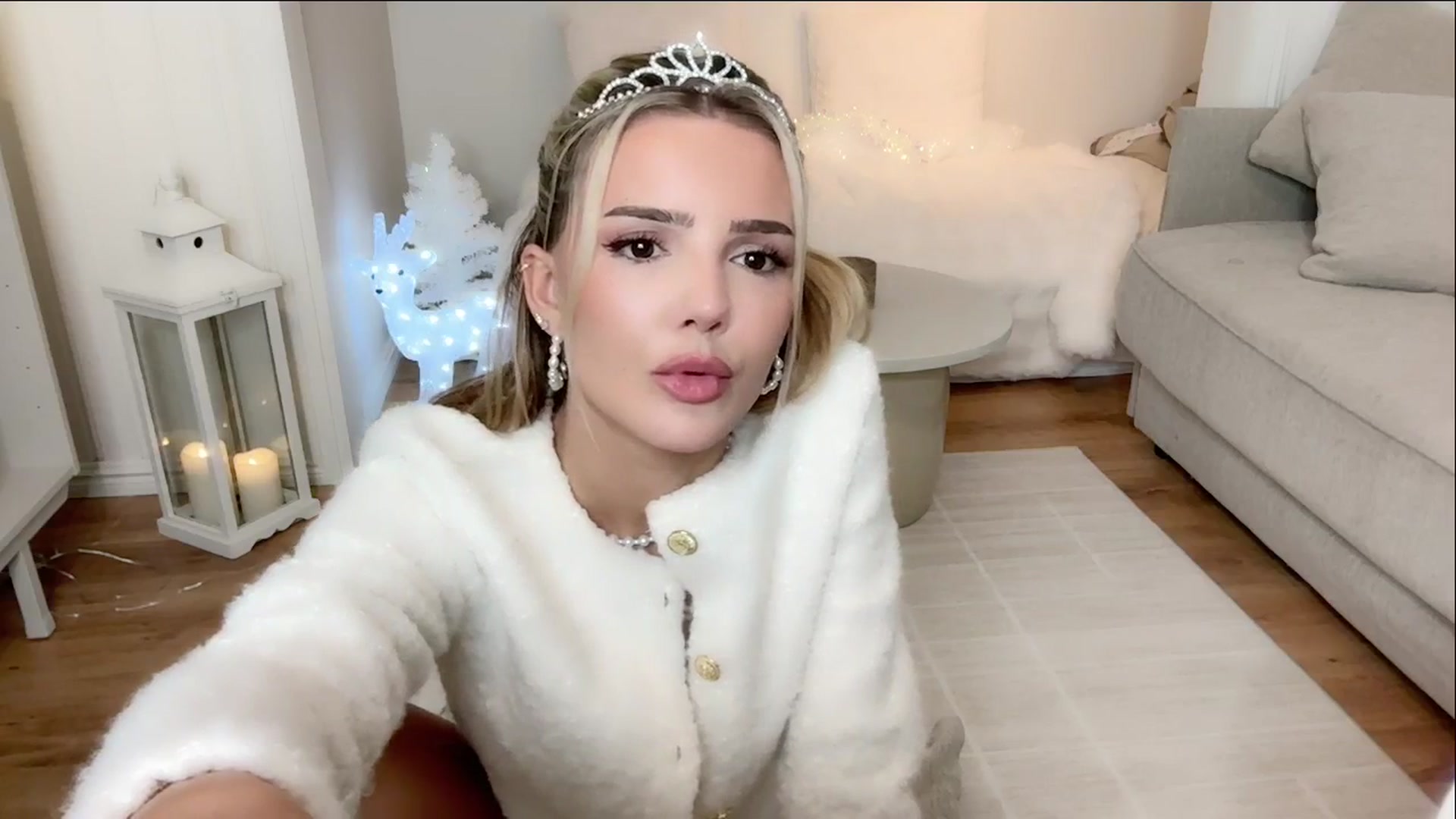 Gallery image thumbnail from MissVictoria's myfreecams stream on, 11/25/2024, 02:07 image 5 of 20