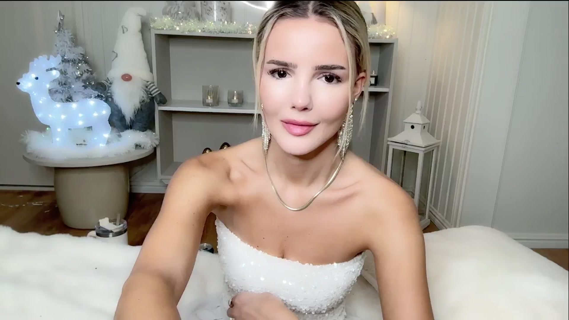 Gallery image thumbnail from MissVictoria's myfreecams stream on, 12/07/2024, 02:05 image 4 of 20