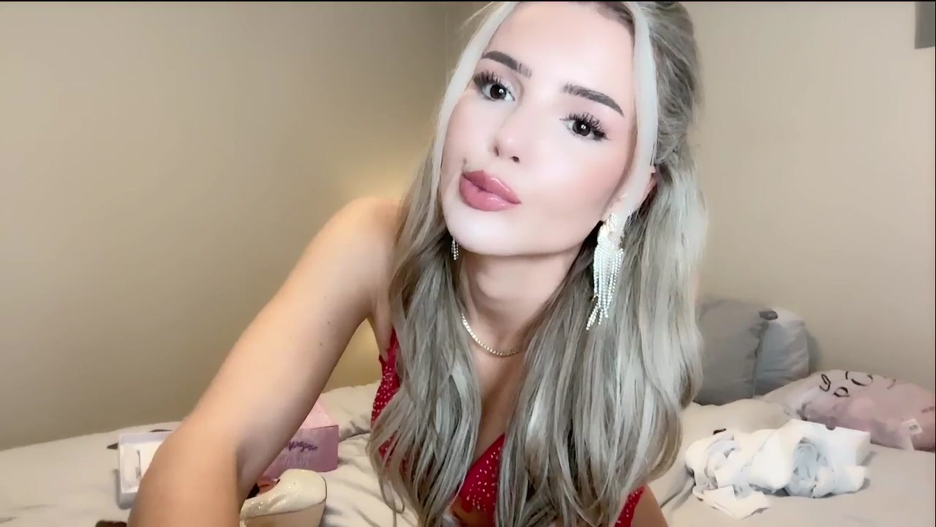 Gallery image thumbnail from MissVictoria's myfreecams stream on, 12/13/2024, 17:40 image 15 of 20