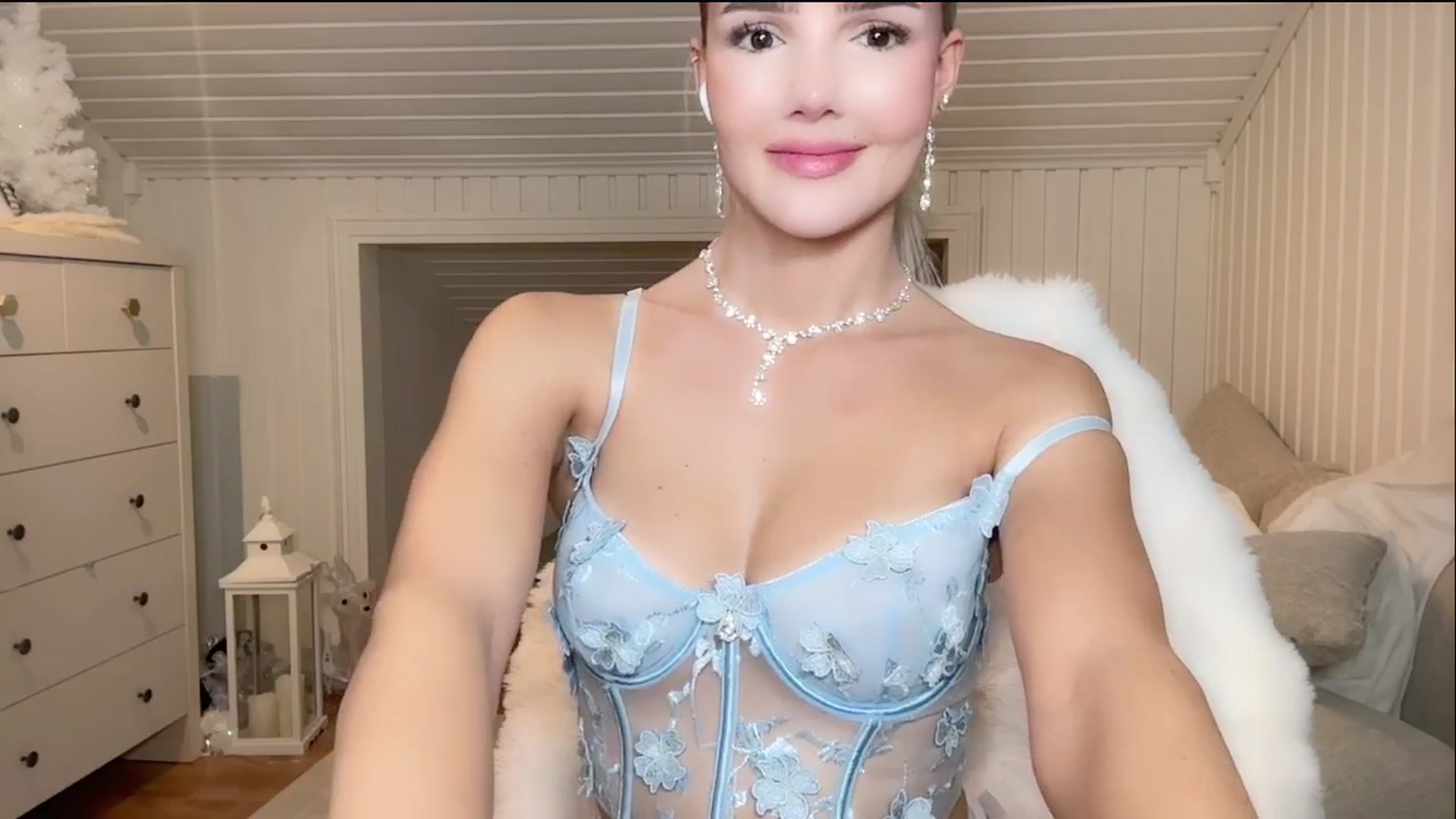 Gallery image thumbnail from MissVictoria's myfreecams stream on, 12/31/2024, 02:17 image 18 of 20