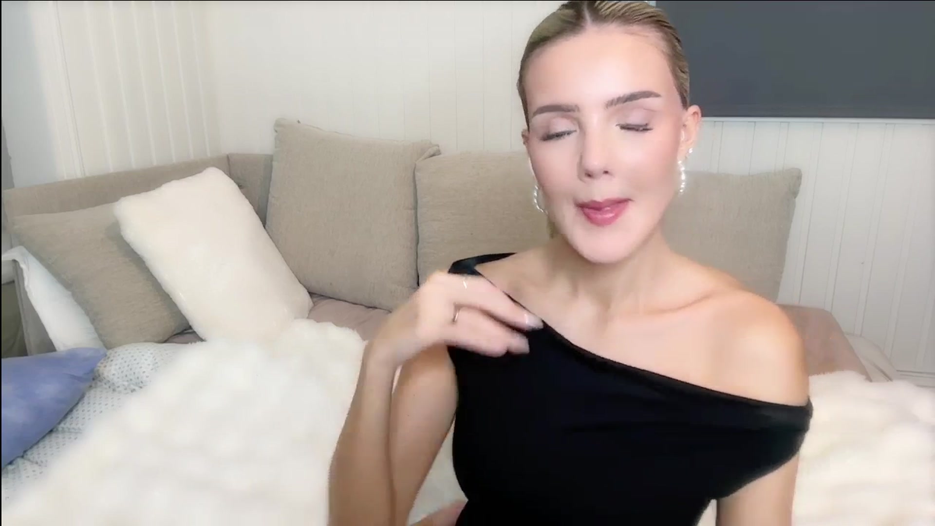 Gallery image thumbnail from MissVictoria's myfreecams stream on, 01/09/2025, 13:12 image 2 of 20