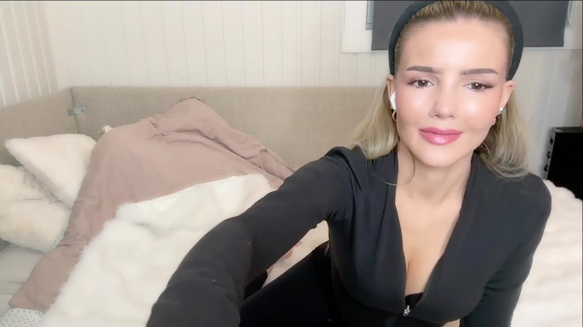 Gallery image thumbnail from MissVictoria's myfreecams stream on, 01/17/2025, 20:52 image 8 of 20