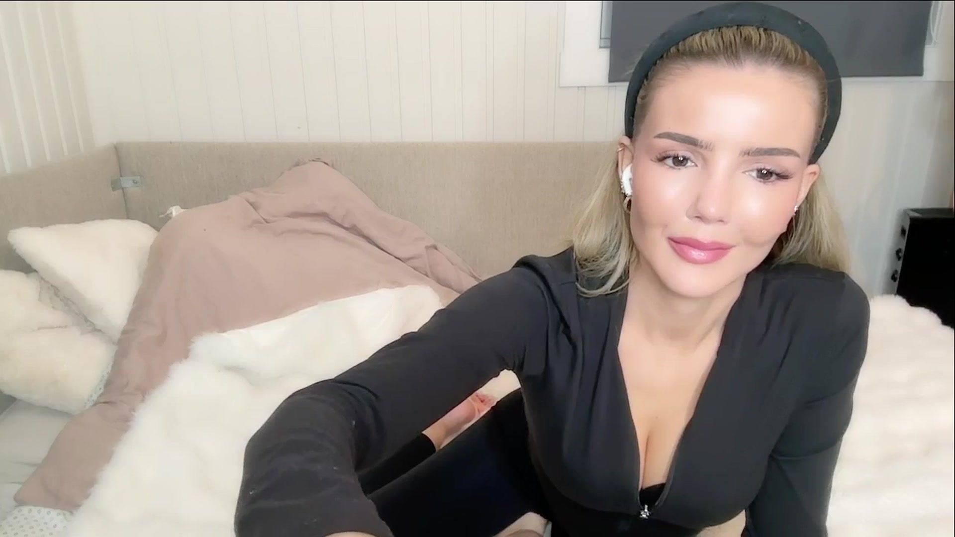 Gallery image thumbnail from MissVictoria's myfreecams stream on, 01/17/2025, 20:52 image 6 of 20