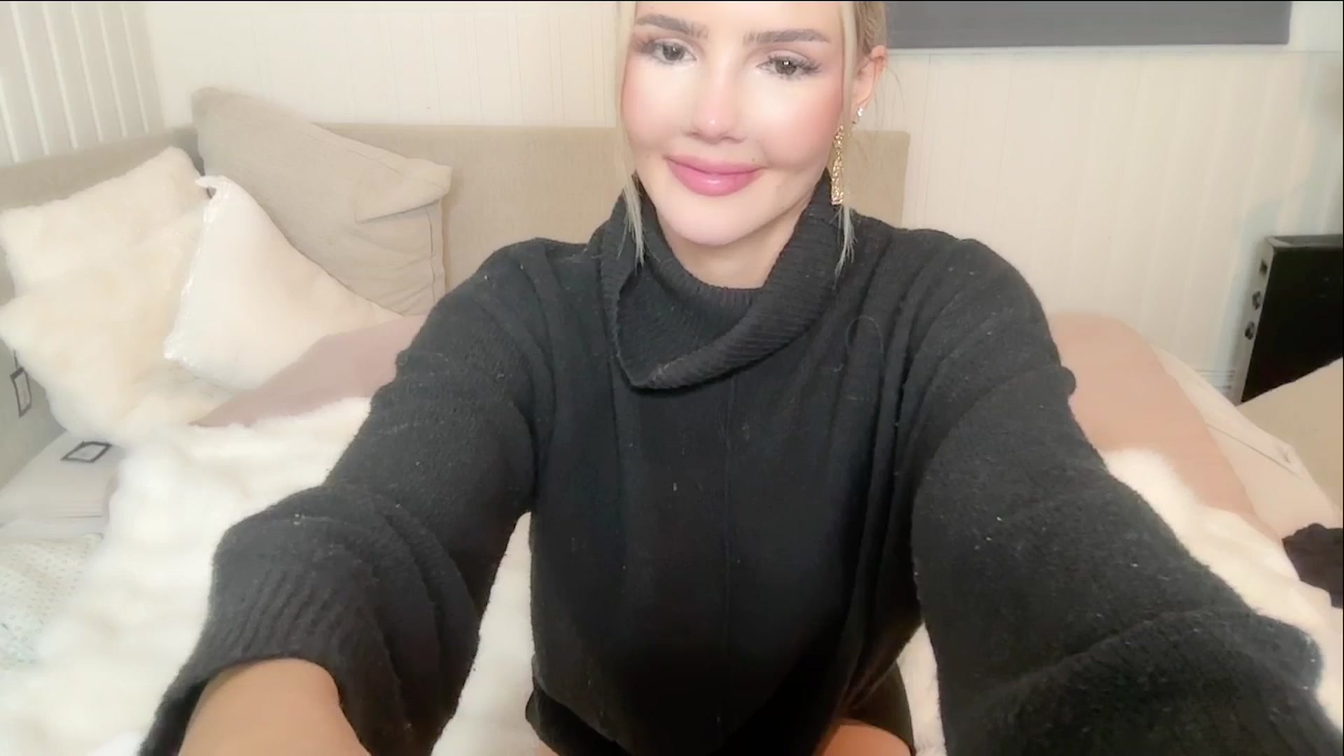 Gallery image thumbnail from MissVictoria's myfreecams stream on, 01/22/2025, 24:34 image 13 of 20