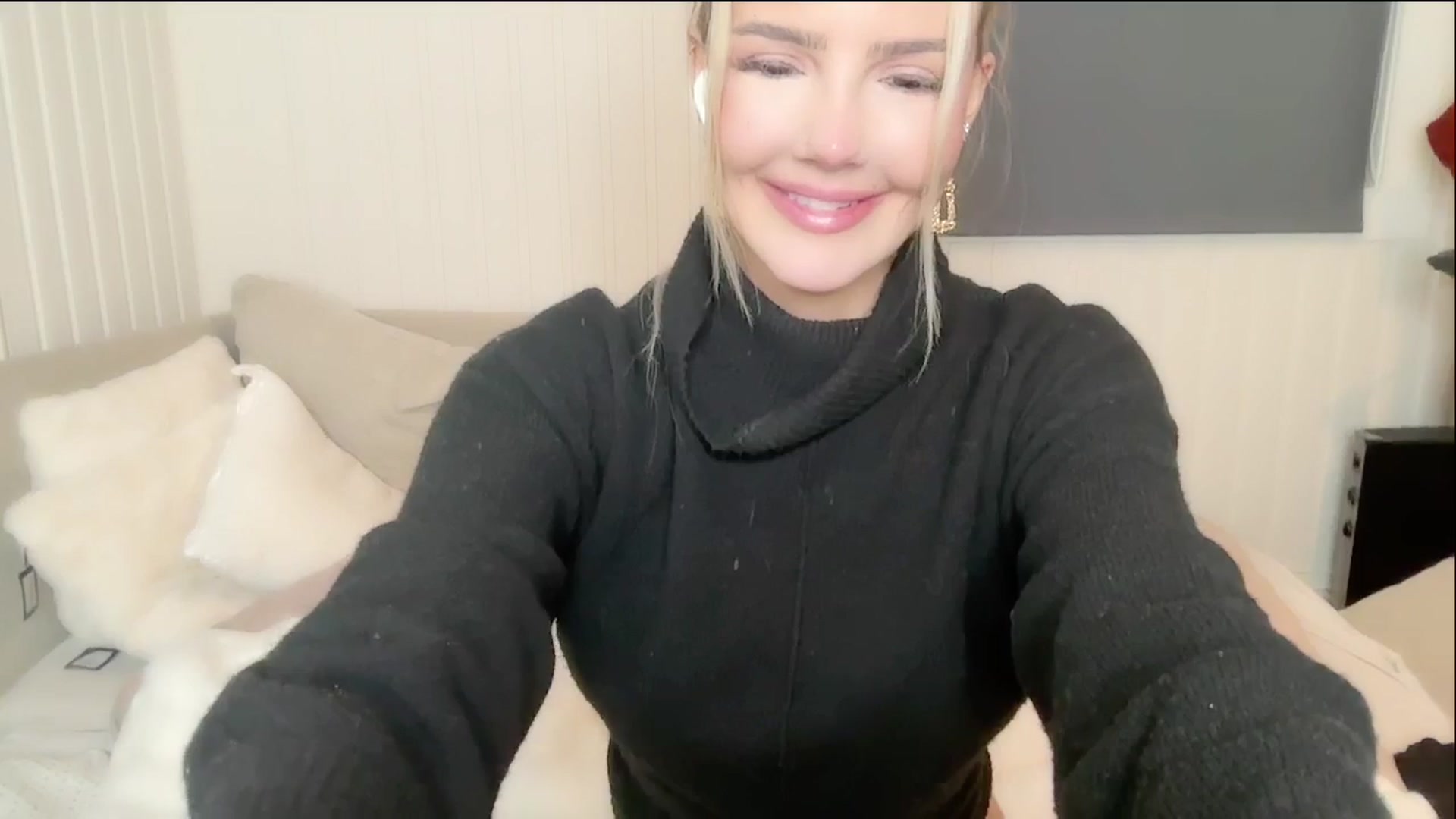 Gallery image thumbnail from MissVictoria's myfreecams stream on, 01/22/2025, 24:34 image 17 of 20