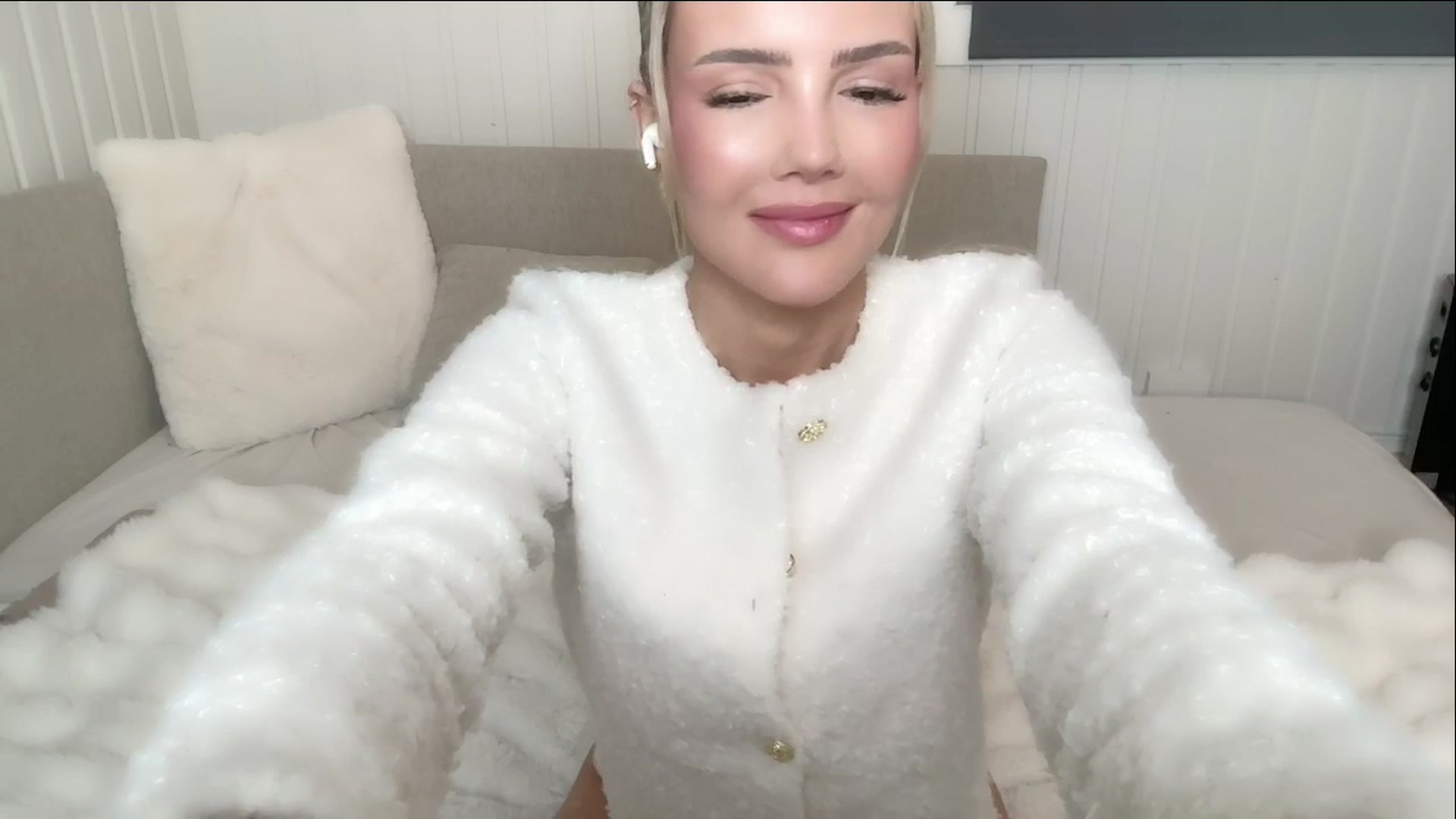 Gallery image thumbnail from MissVictoria's myfreecams stream on, 01/27/2025, 16:28 image 4 of 20