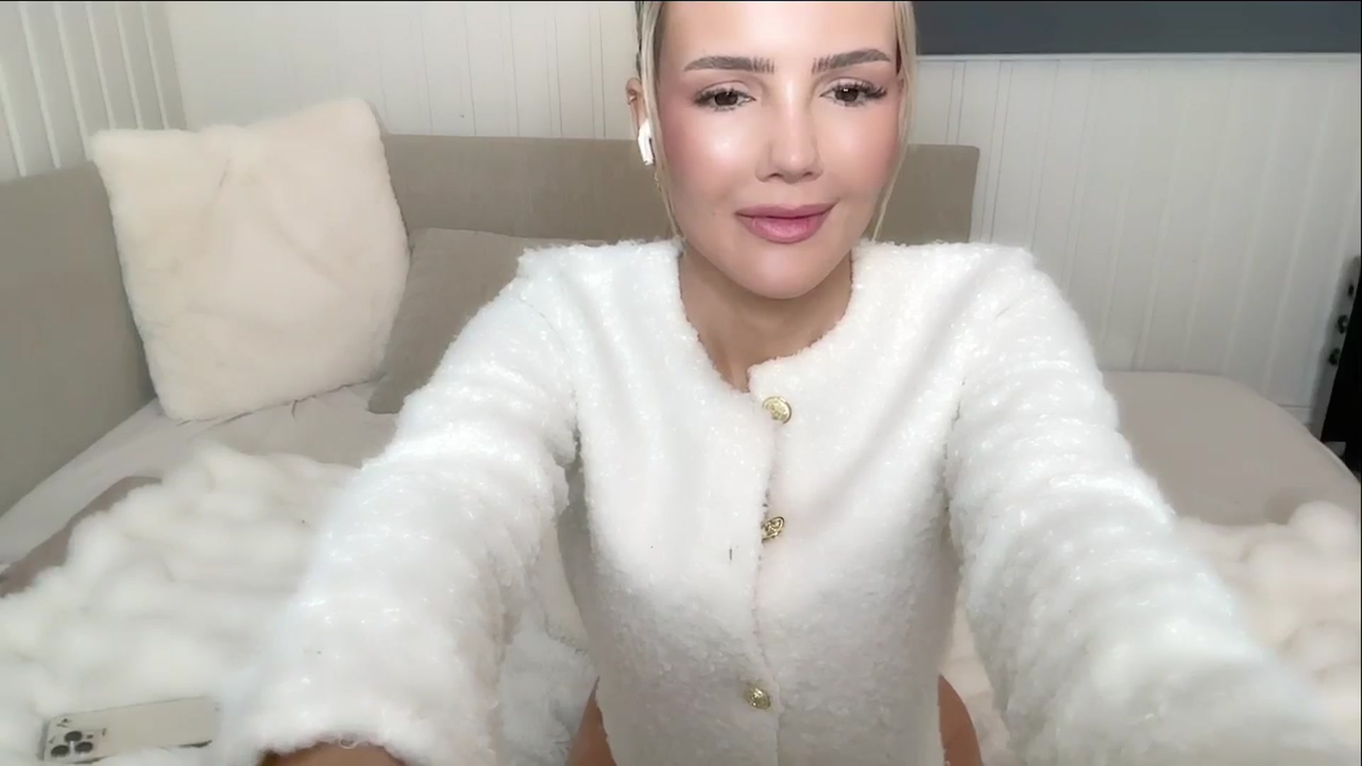 Gallery image thumbnail from MissVictoria's myfreecams stream on, 01/27/2025, 16:28 image 10 of 20