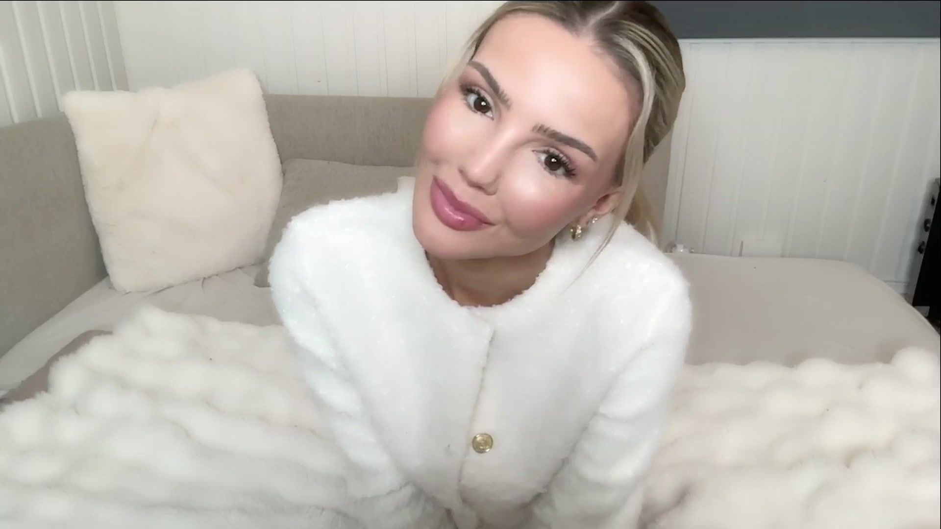 Gallery image thumbnail from MissVictoria's myfreecams stream on, 01/27/2025, 16:28 image 6 of 20