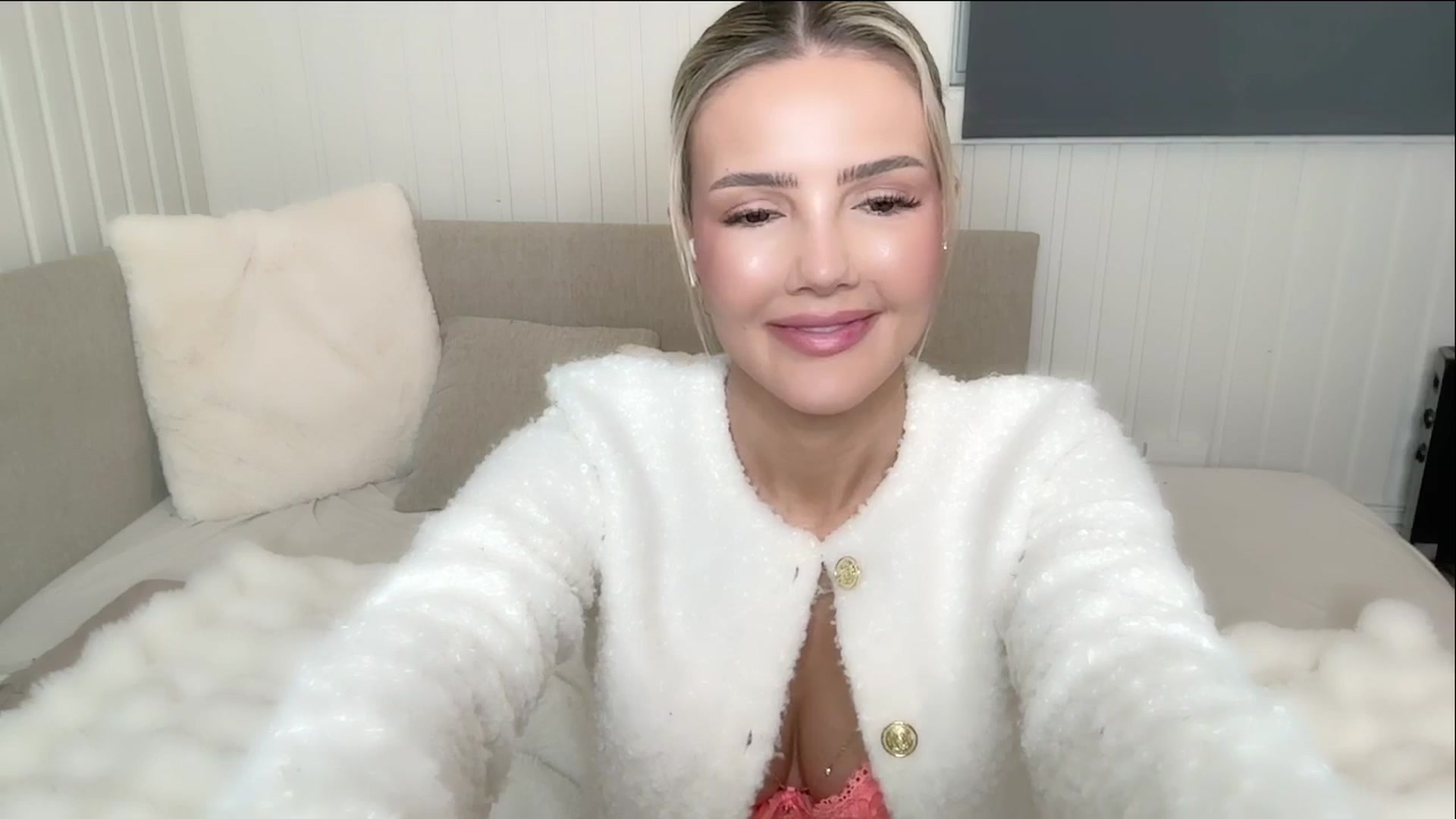 Gallery image thumbnail from MissVictoria's myfreecams stream on, 01/27/2025, 16:28 image 14 of 20