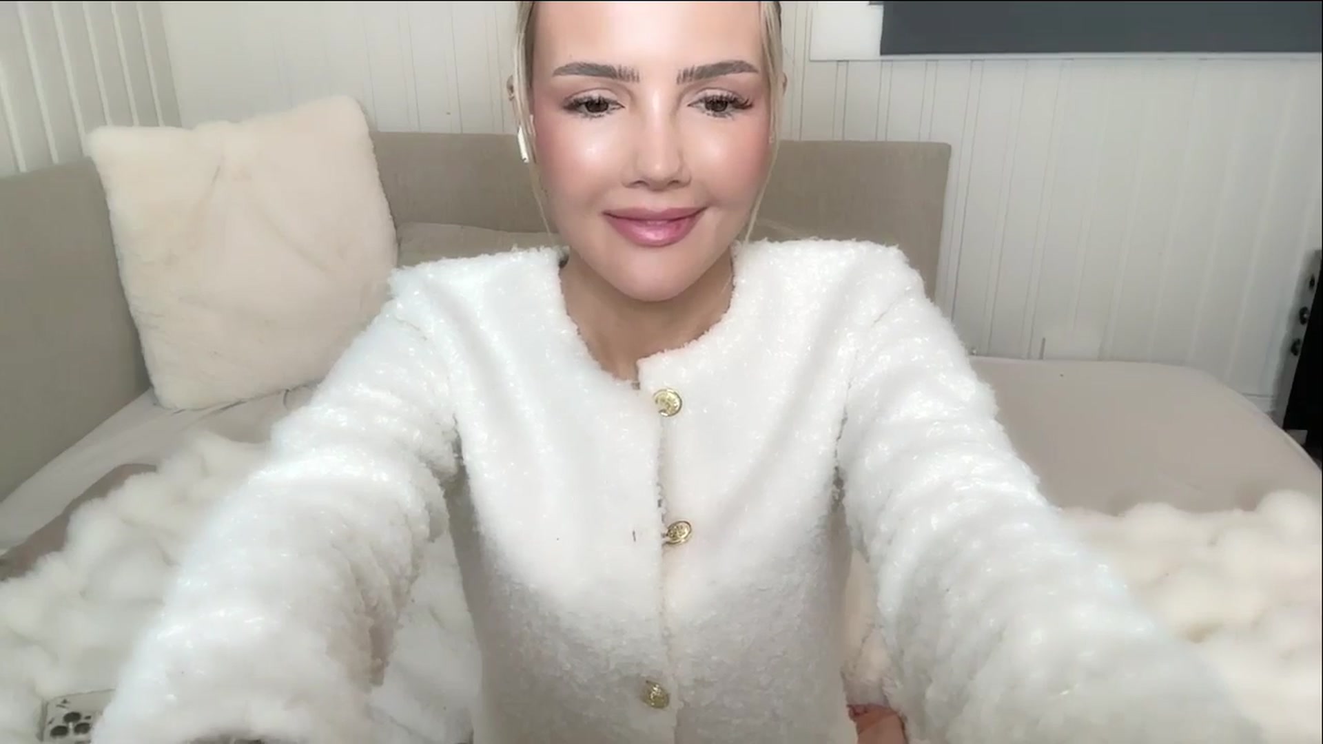 Gallery image thumbnail from MissVictoria's myfreecams stream on, 01/27/2025, 16:28 image 9 of 20