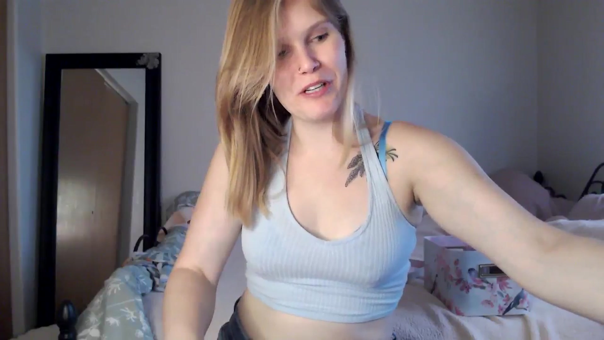 Gallery image thumbnail from MissZazzle's myfreecams stream on, 07/30/2024, 01:37 image 17 of 20
