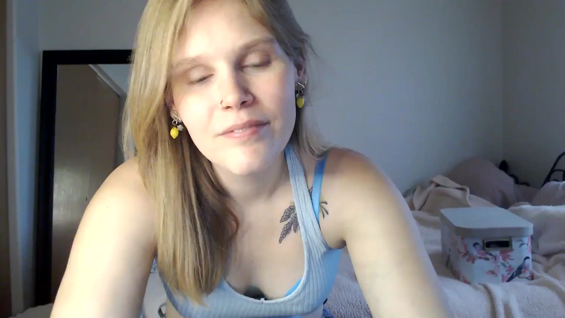 Gallery image thumbnail from MissZazzle's myfreecams stream on, 07/30/2024, 01:37 image 11 of 20