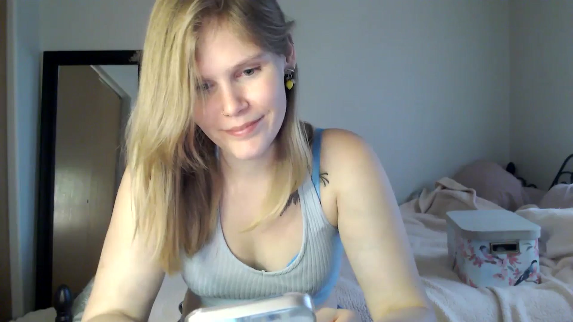 Gallery image thumbnail from MissZazzle's myfreecams stream on, 07/30/2024, 01:37 image 13 of 20