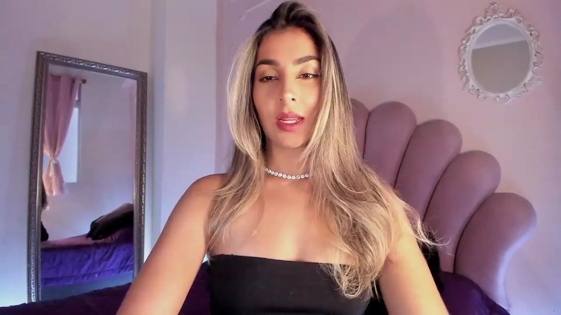 Gallery image thumbnail from MissZoesoul's myfreecams stream on, 02/10/2023, 23:51 image 5 of 20