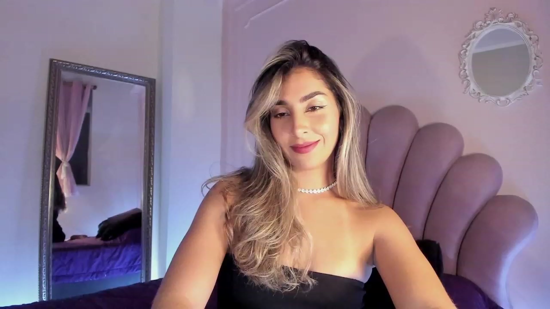 Gallery image thumbnail from MissZoesoul's myfreecams stream on, 02/10/2023, 23:51 image 15 of 20