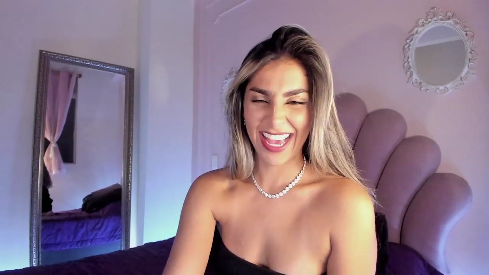 Gallery image thumbnail from MissZoesoul's myfreecams stream on, 02/10/2023, 23:51 image 16 of 20
