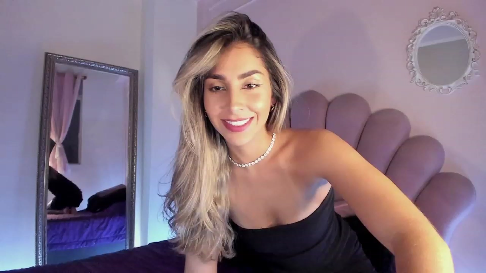 Gallery image thumbnail from MissZoesoul's myfreecams stream on, 02/10/2023, 23:51 image 14 of 20