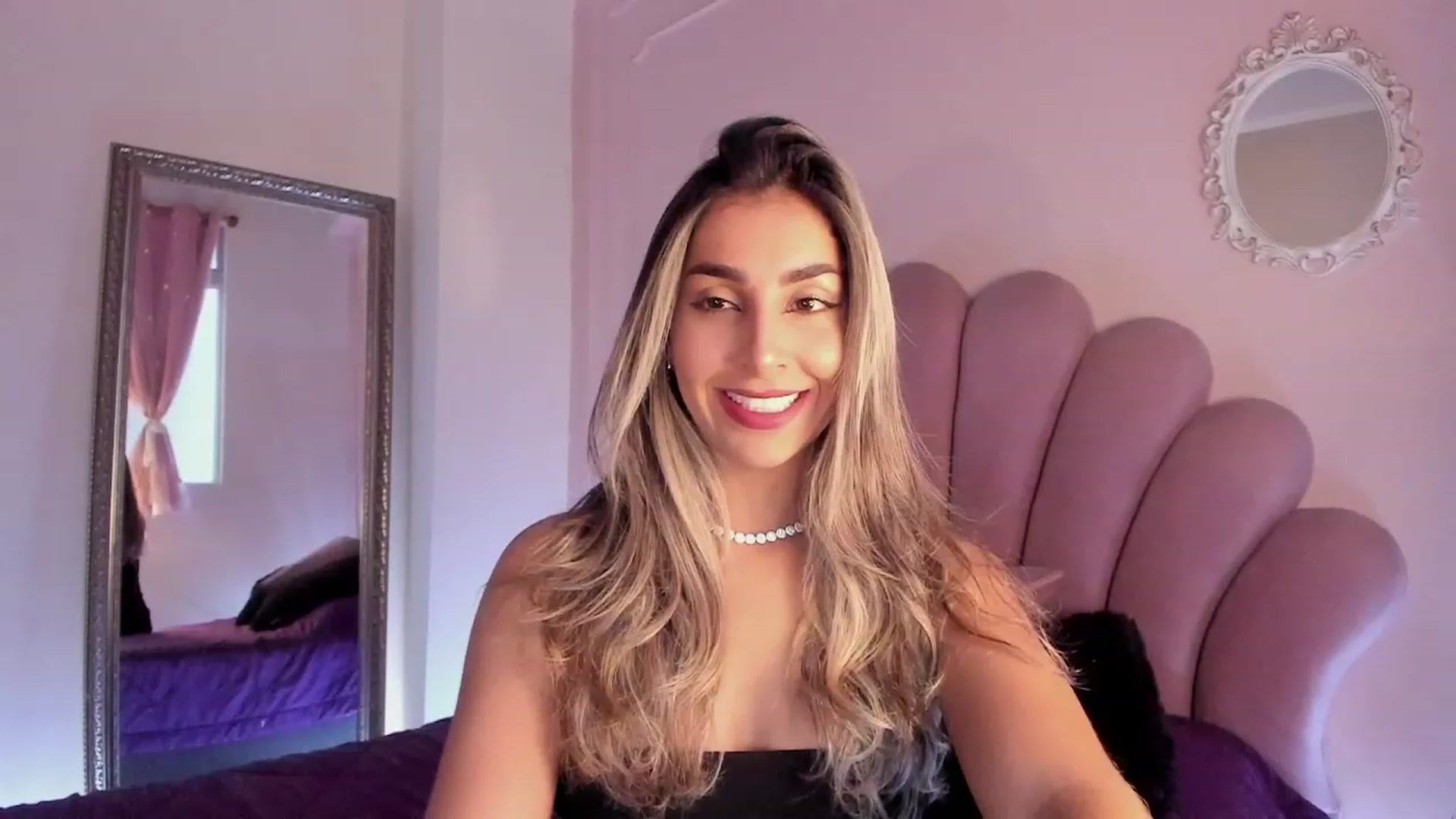 Gallery image thumbnail from MissZoesoul's myfreecams stream on, 02/10/2023, 23:51 image 2 of 20
