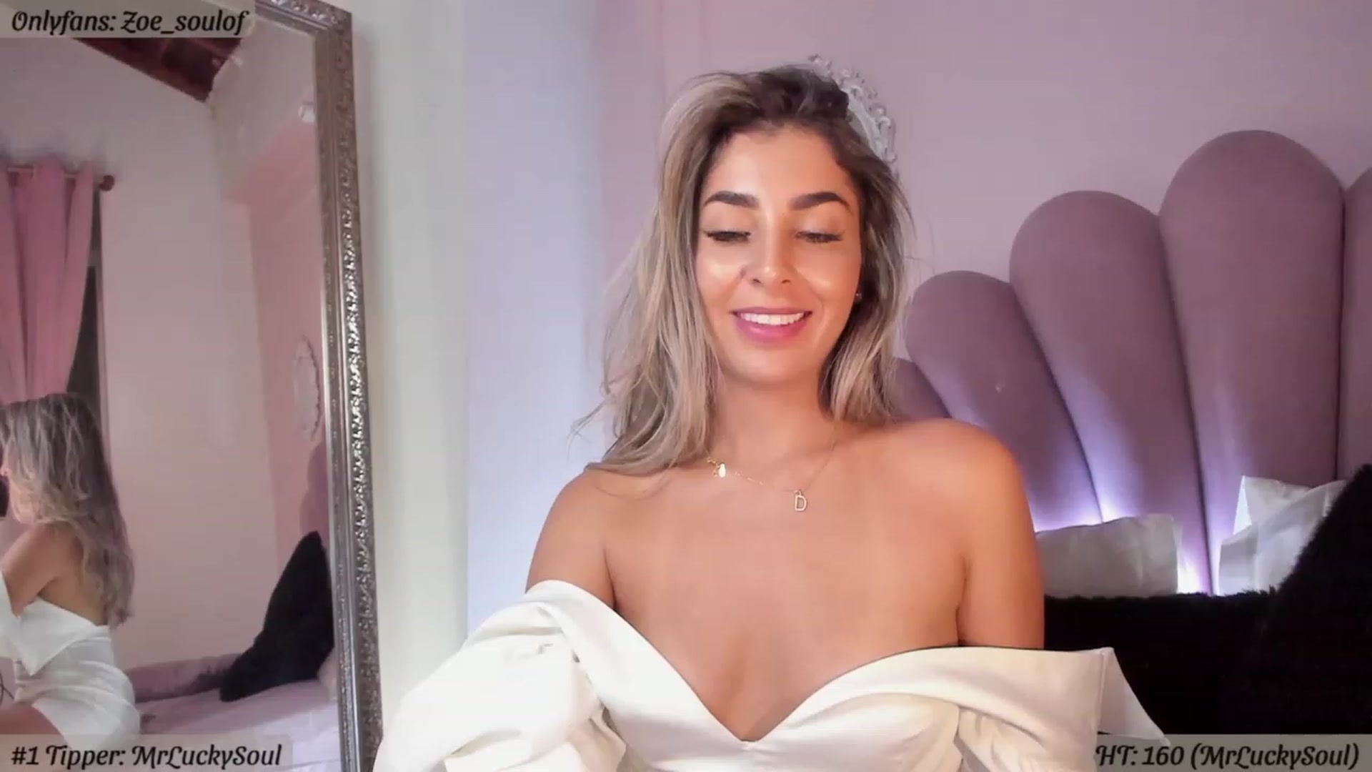 Gallery image thumbnail from MissZoesoul's myfreecams stream on, 05/07/2023, 24:43 image 16 of 20