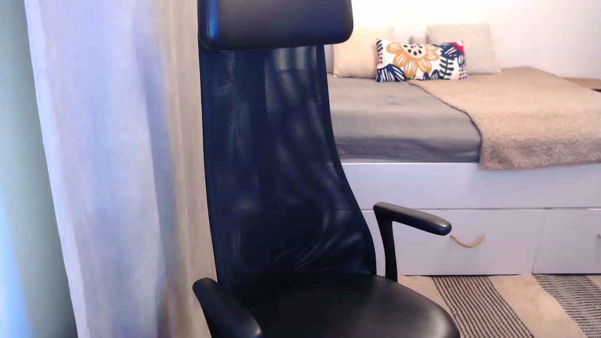 Gallery image thumbnail from Miss_Alice99's myfreecams stream on, 12/12/2022, 15:39 image 12 of 20