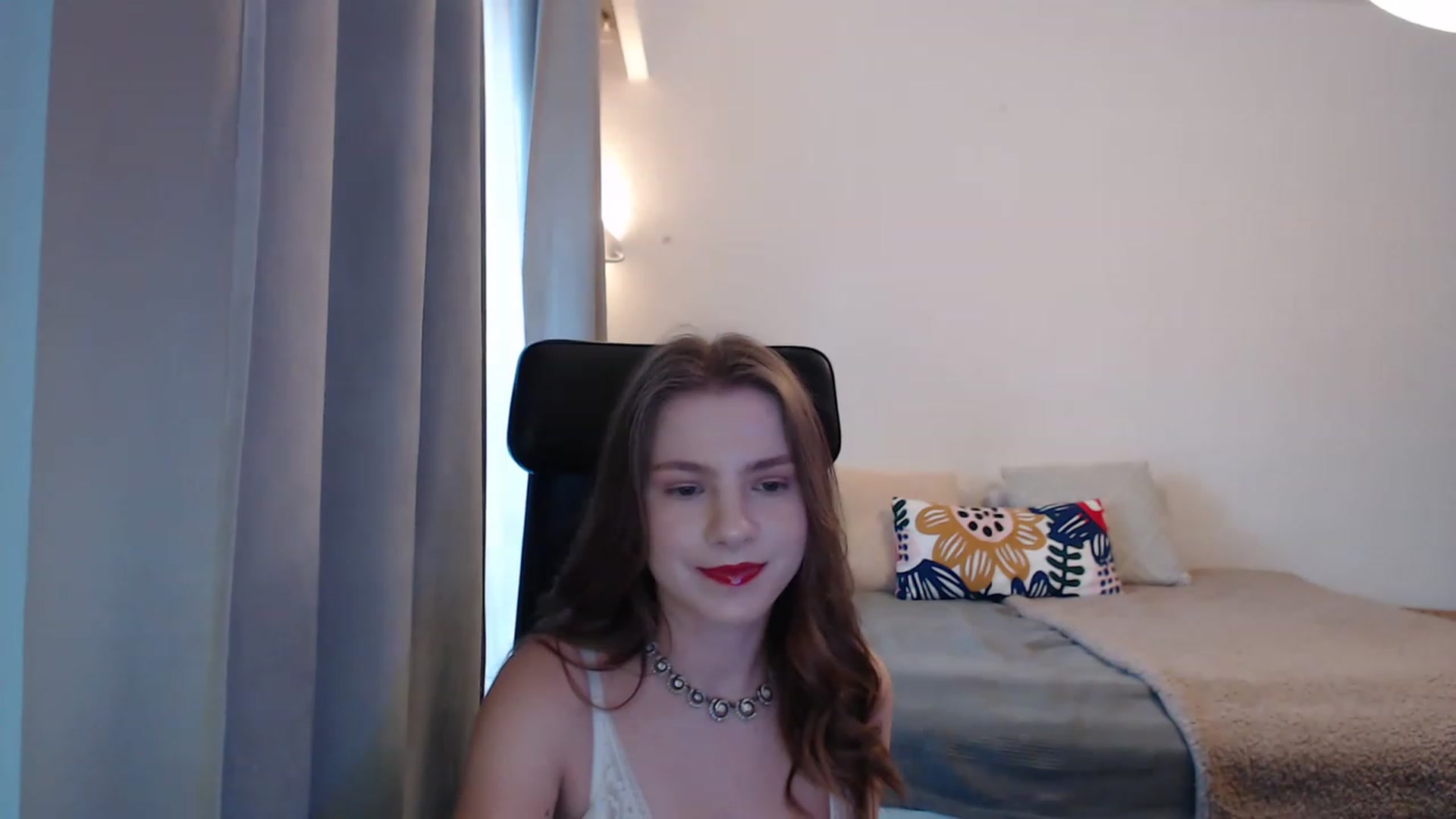 Gallery image thumbnail from Miss_Alice99's myfreecams stream on, 12/20/2022, 14:03 image 17 of 20