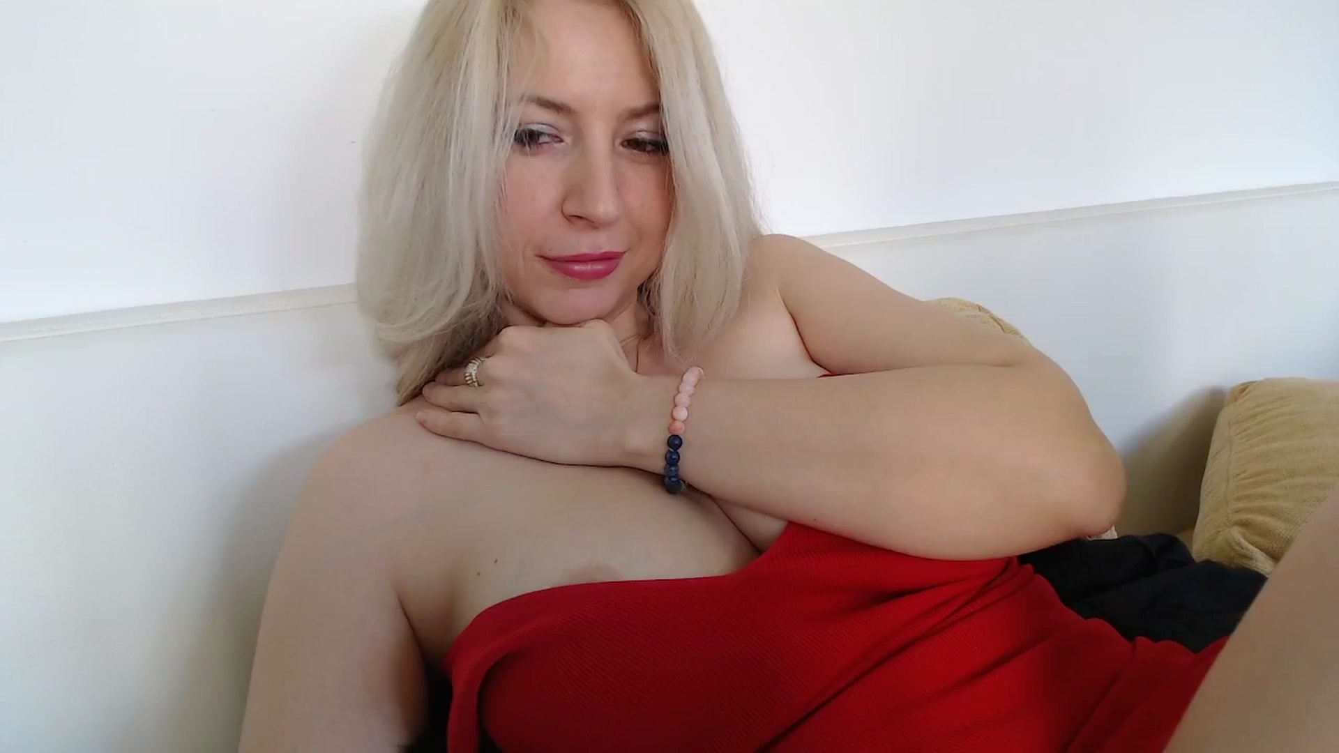 Gallery image thumbnail from Miss_Born's myfreecams stream on, 03/06/2025, 12:28 image 4 of 20