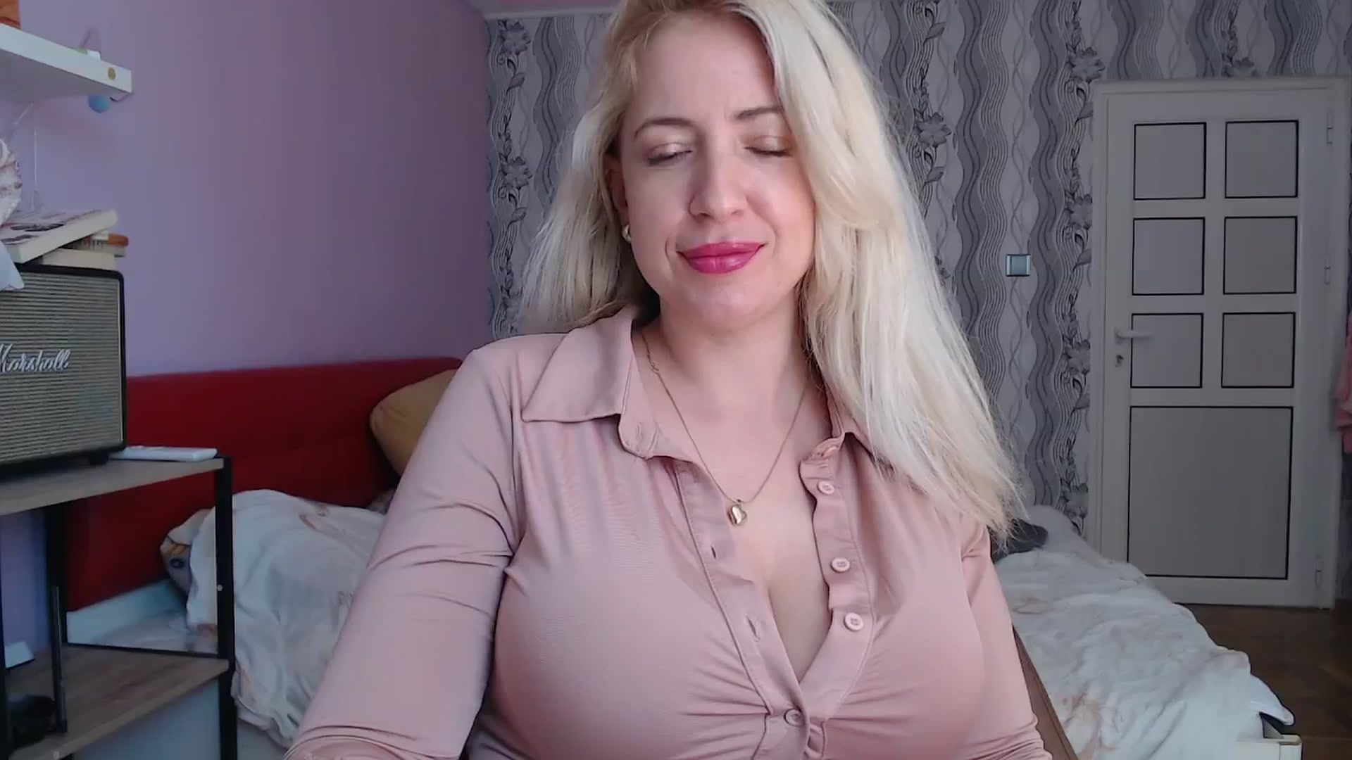 Gallery image thumbnail from Miss_Born's myfreecams stream on, 08/26/2025, 12:27 image 15 of 20