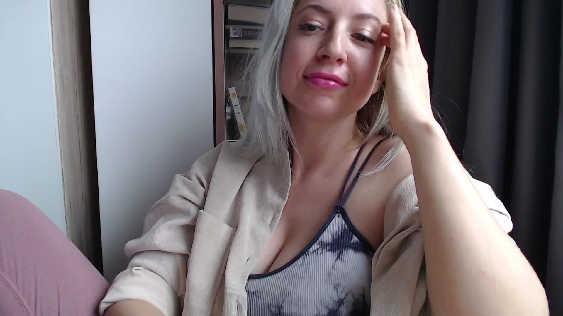 Gallery image thumbnail from Miss_Born's myfreecams stream on, 10/27/2025, 10:52 image 16 of 20