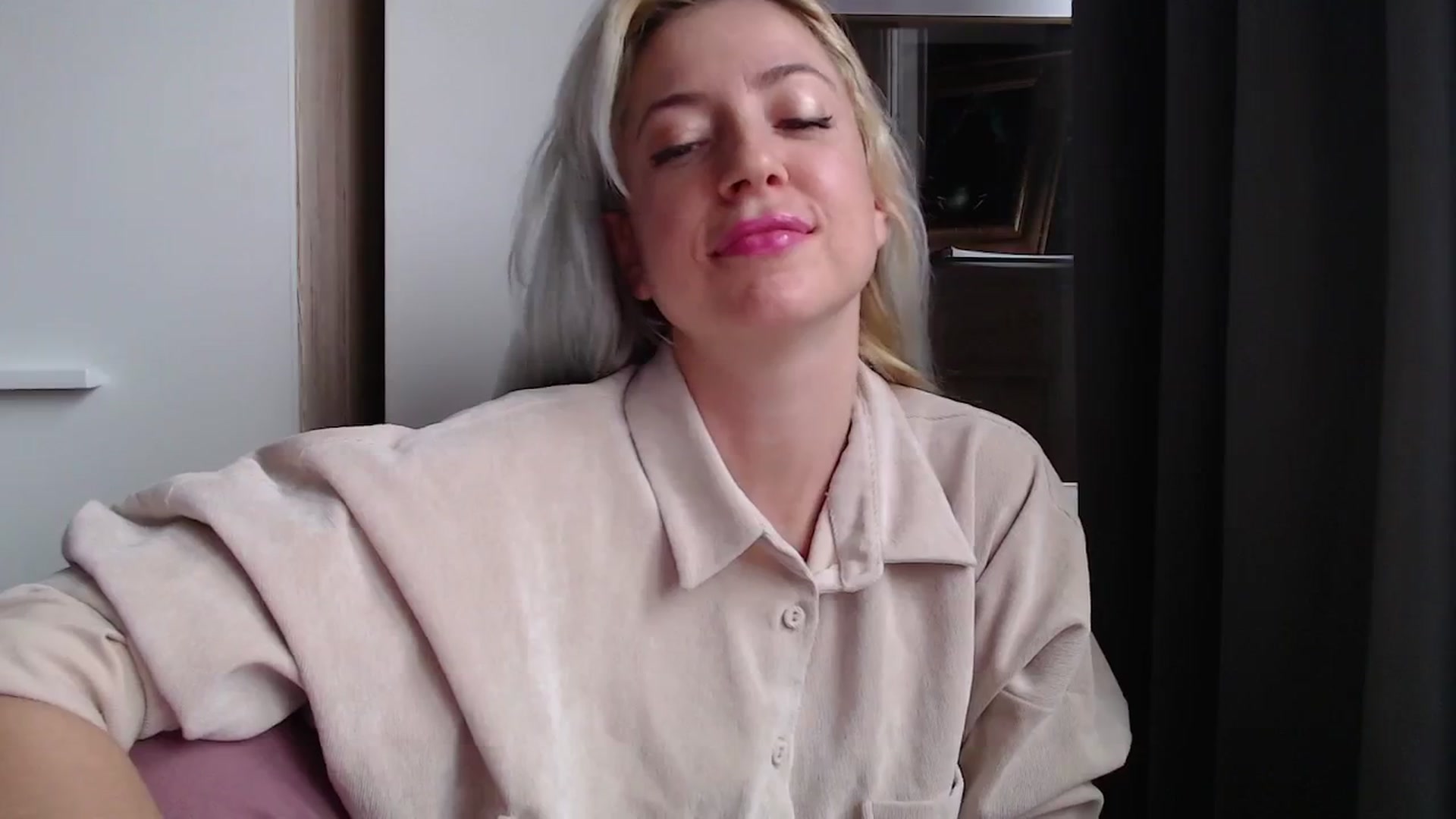 Gallery image thumbnail from Miss_Born's myfreecams stream on, 10/27/2025, 10:52 image 19 of 20